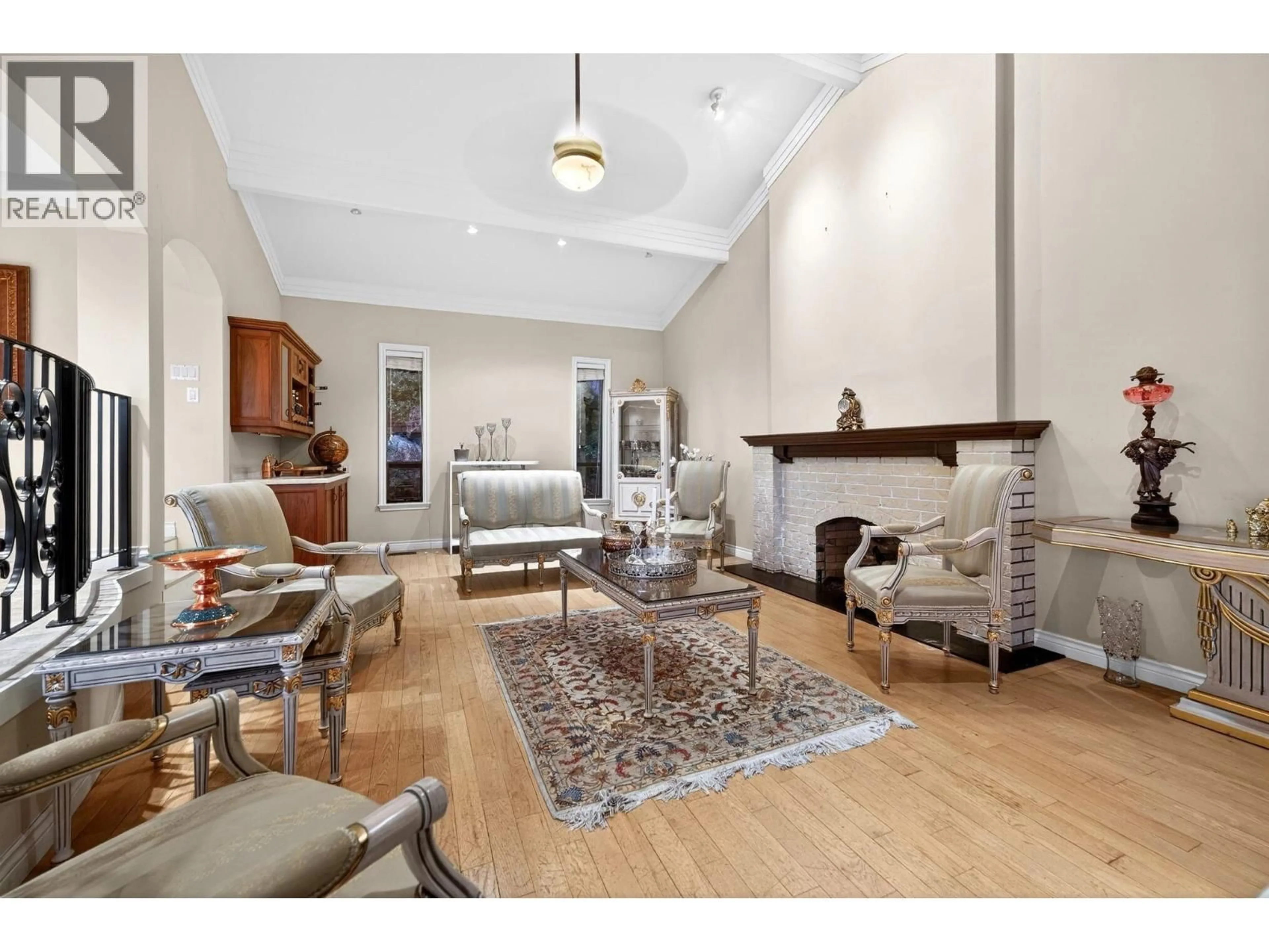 Living room with furniture, unknown for 1375 BURNSIDE ROAD, West Vancouver British Columbia V7S2P6