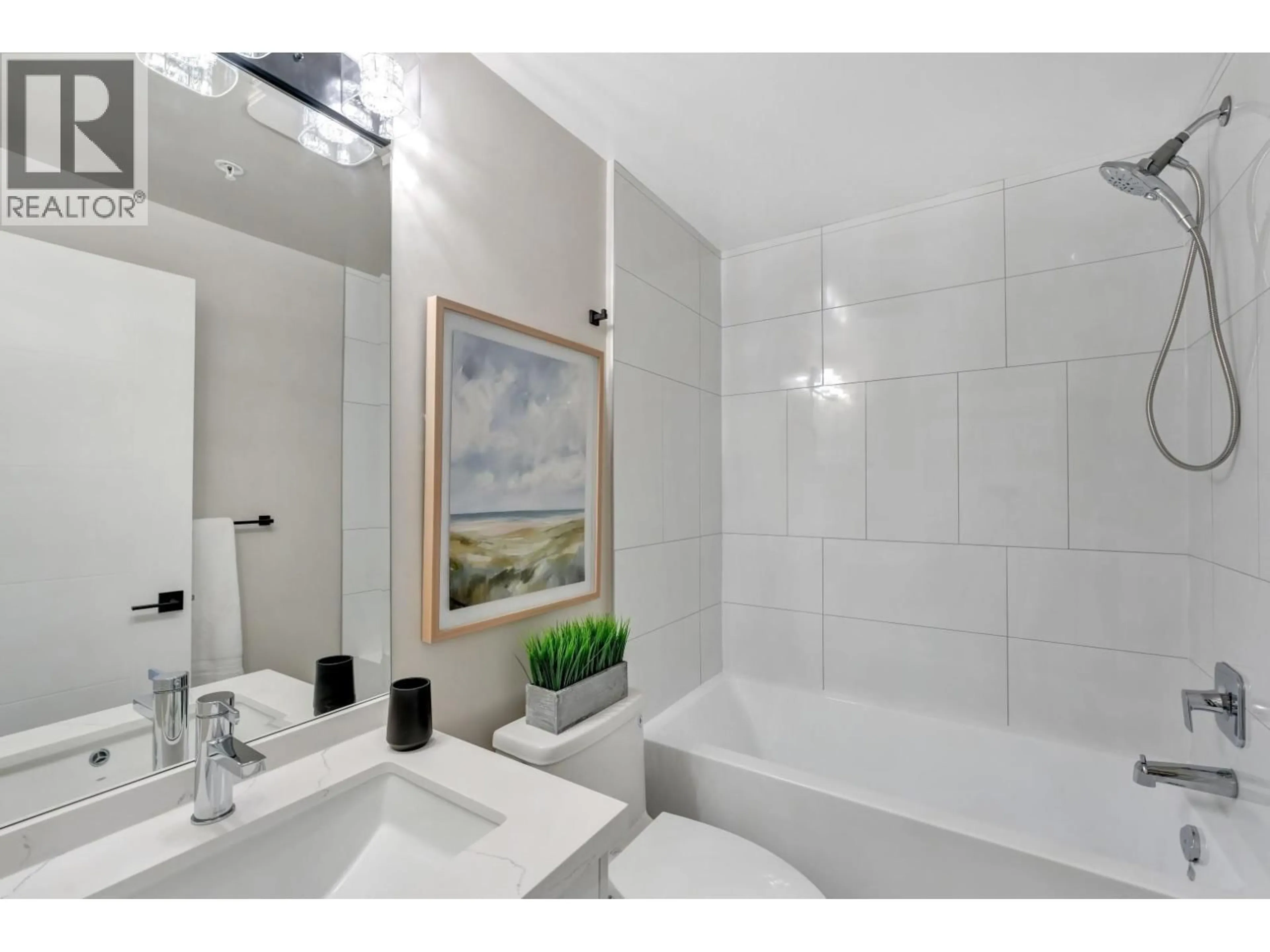 Standard bathroom, ceramic/tile floor for 502 - 12143 223 STREET, Maple Ridge British Columbia V2X5Y6