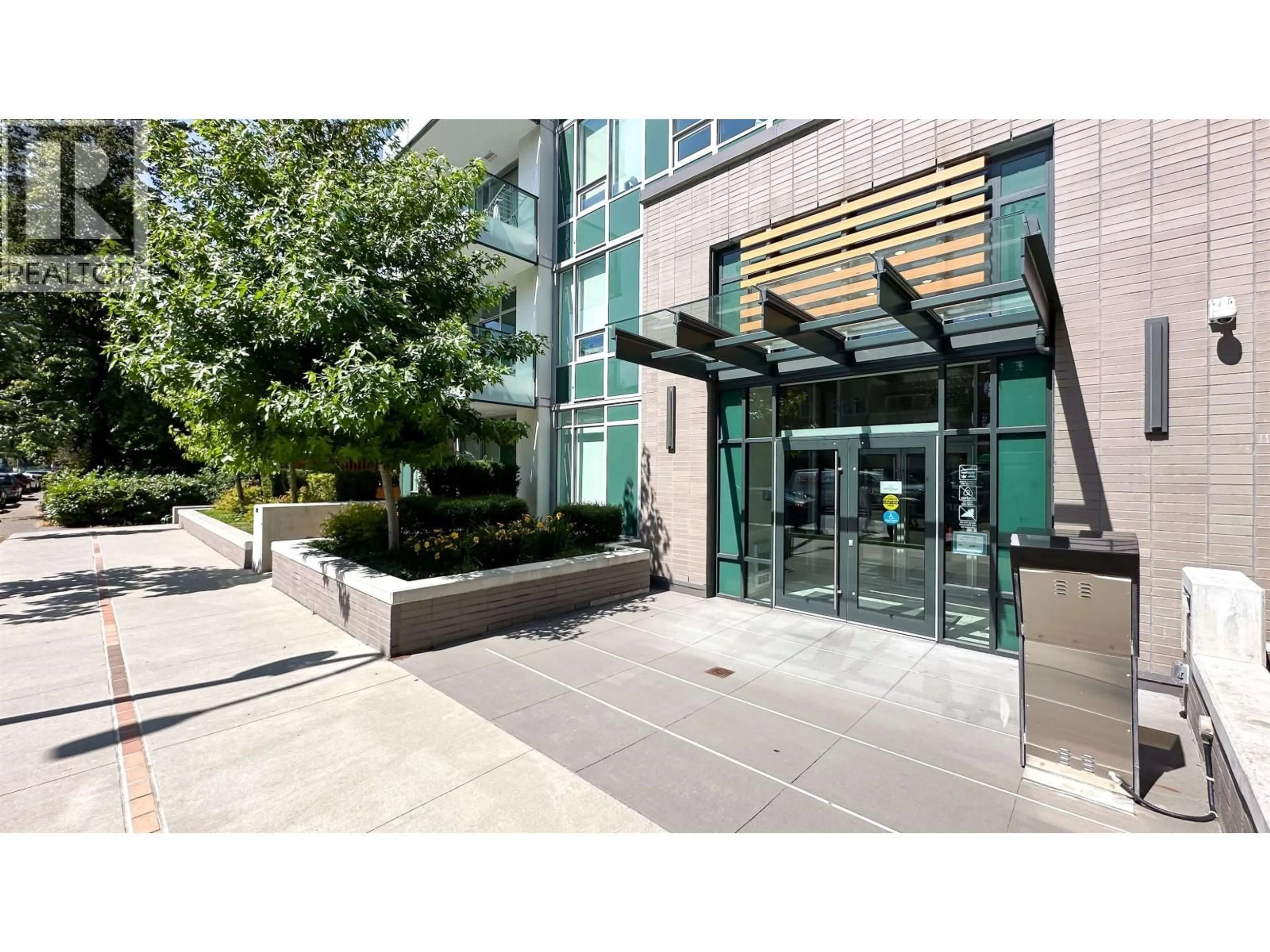 Indoor foyer for 806 - 6463 SILVER AVENUE, Burnaby British Columbia V5H0K4