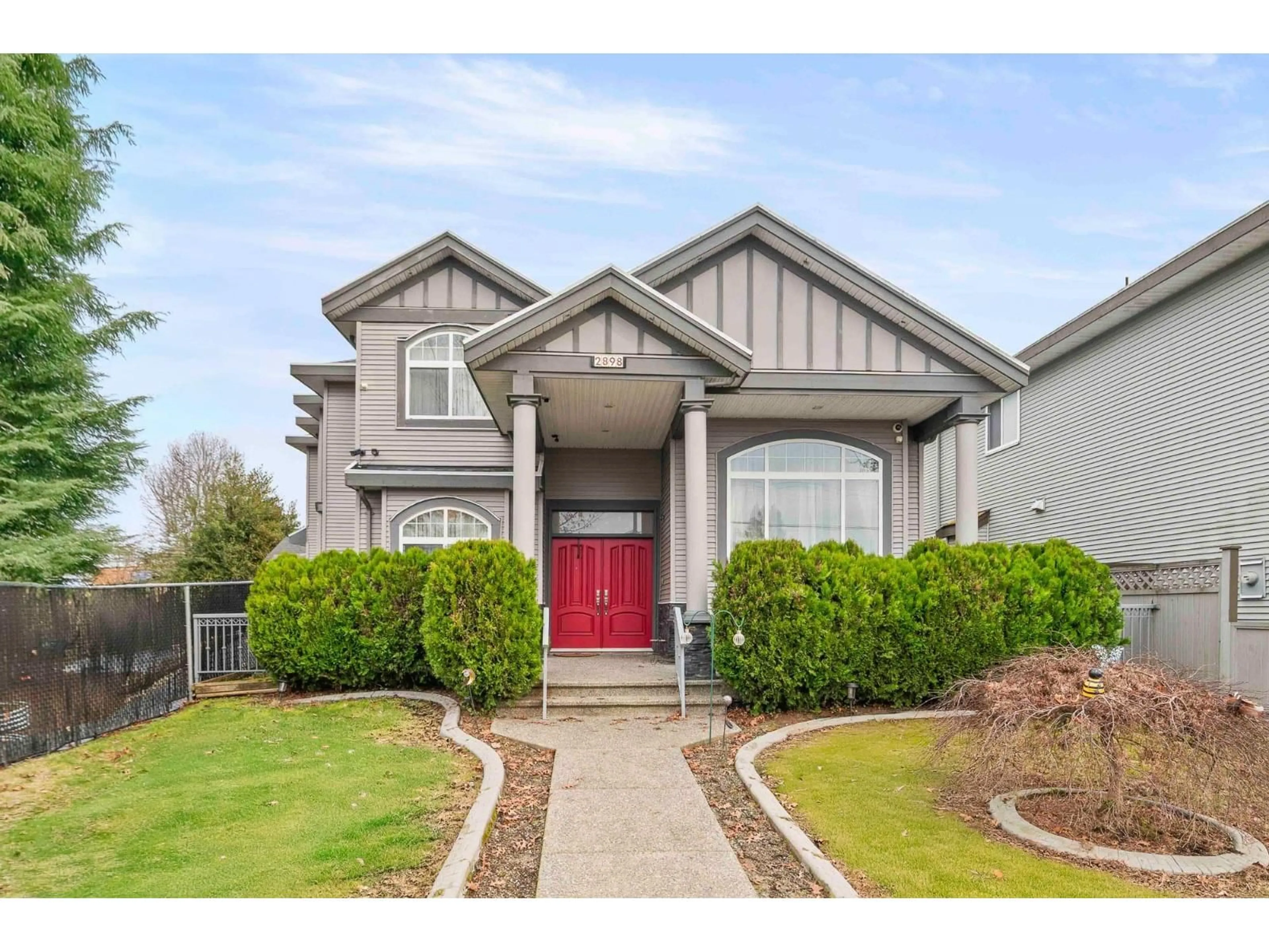 Home with vinyl exterior material, street for 2898 STATION ROAD, Abbotsford British Columbia V4X0A4