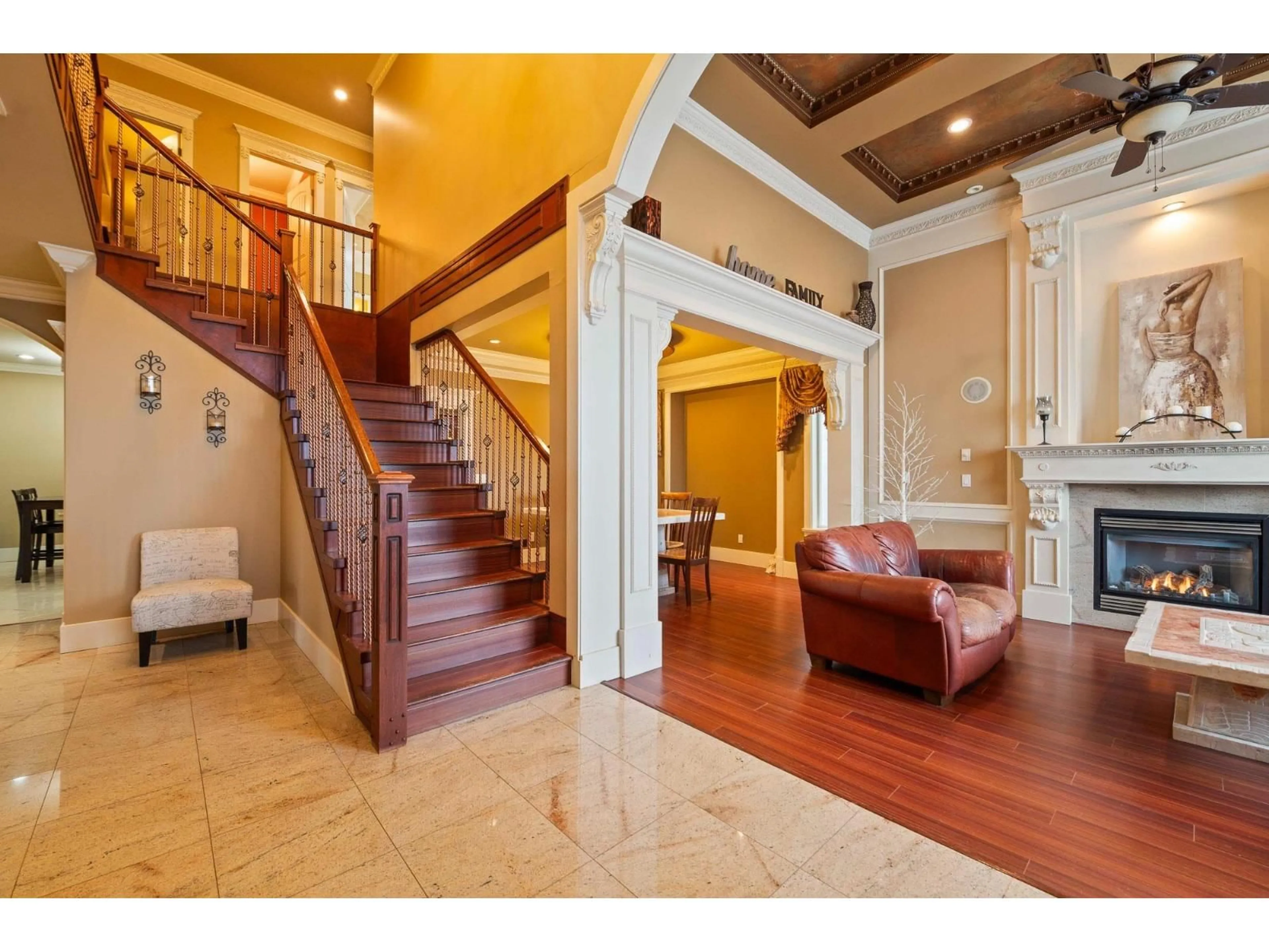 Indoor foyer for 2898 STATION ROAD, Abbotsford British Columbia V4X0A4