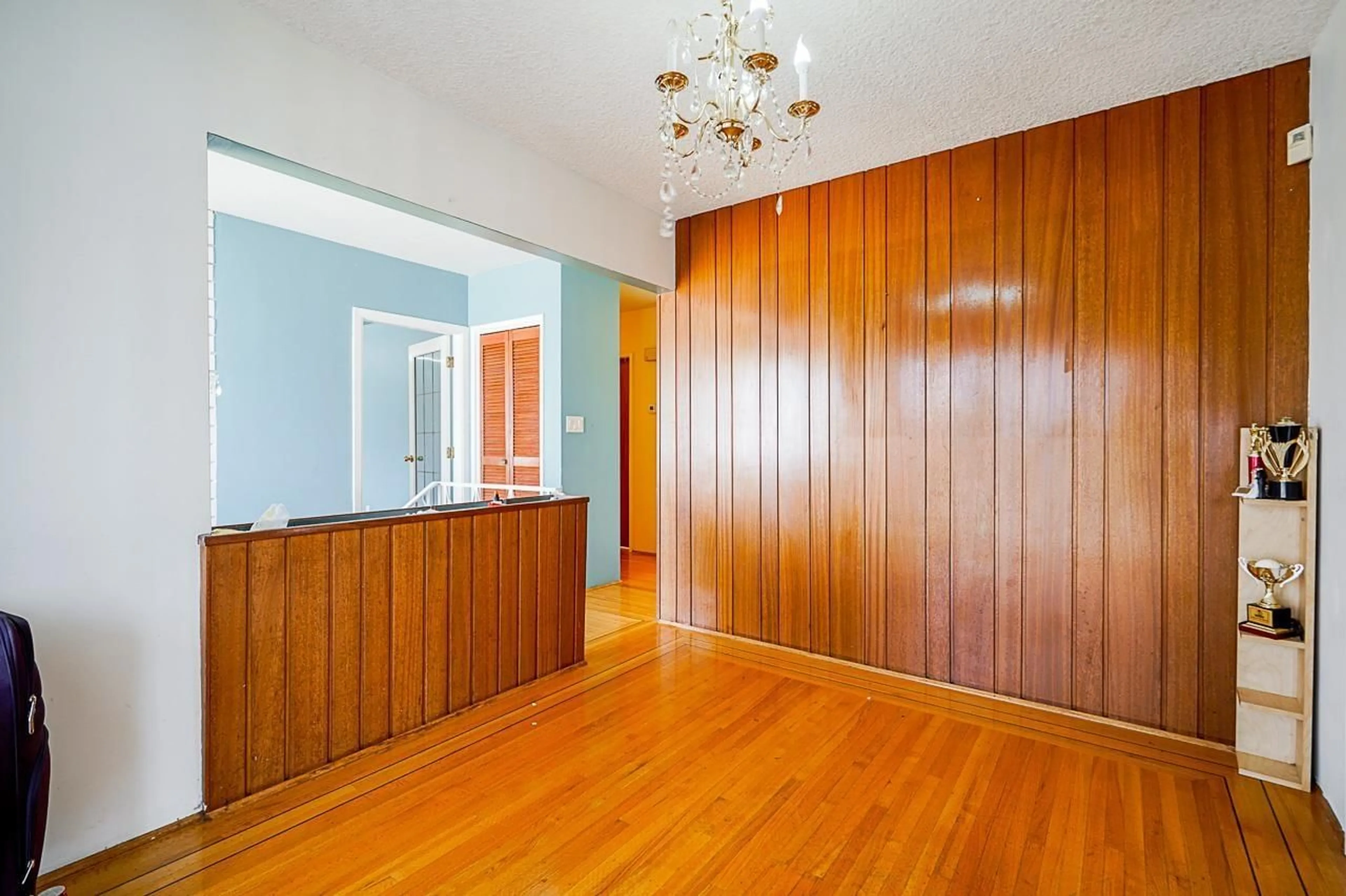 Indoor foyer for 13792 112 AVENUE, Surrey British Columbia V3R2G3