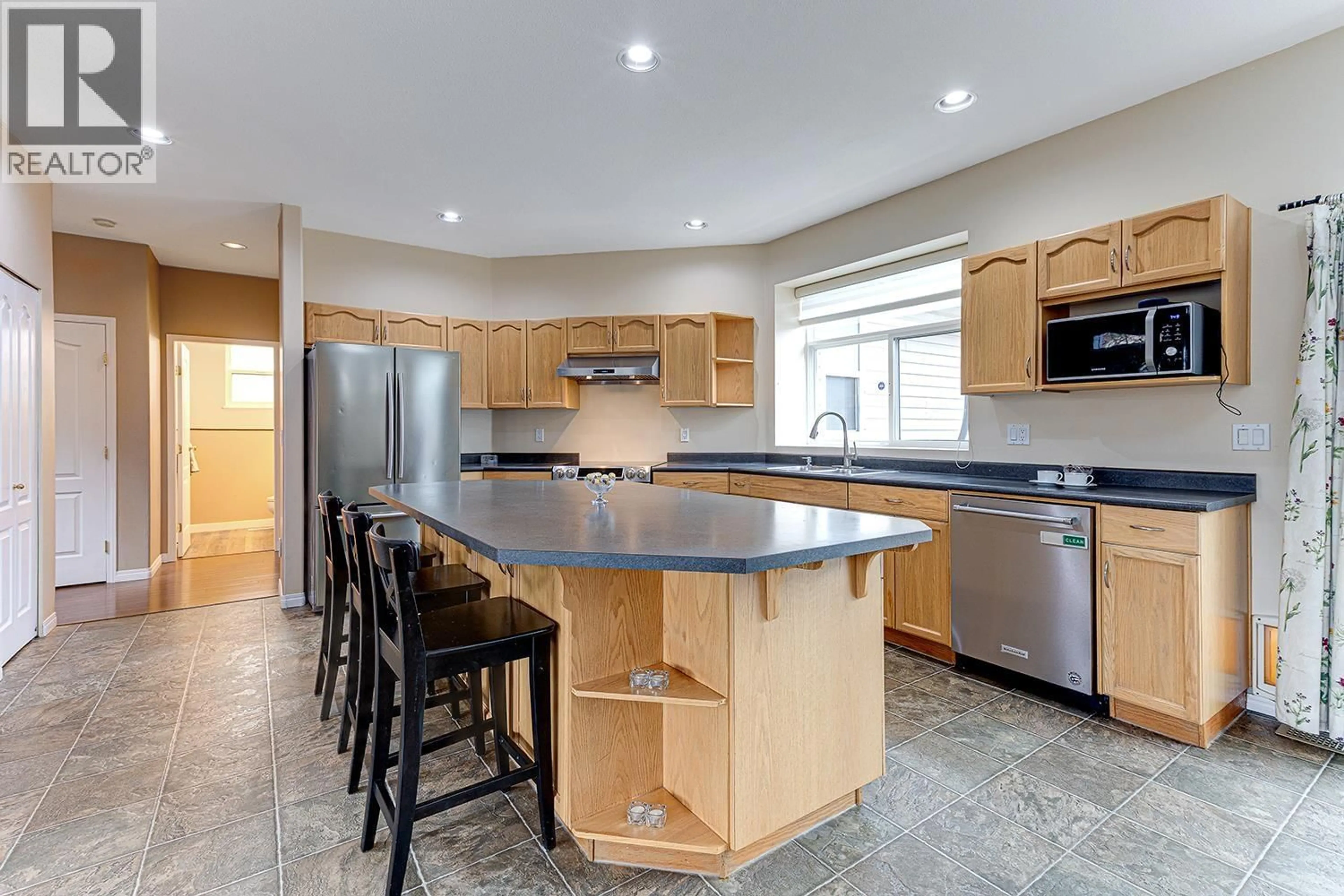 Open concept kitchen, ceramic/tile floor for 1077 RIVERSIDE DRIVE, Port Coquitlam British Columbia V3B8A7