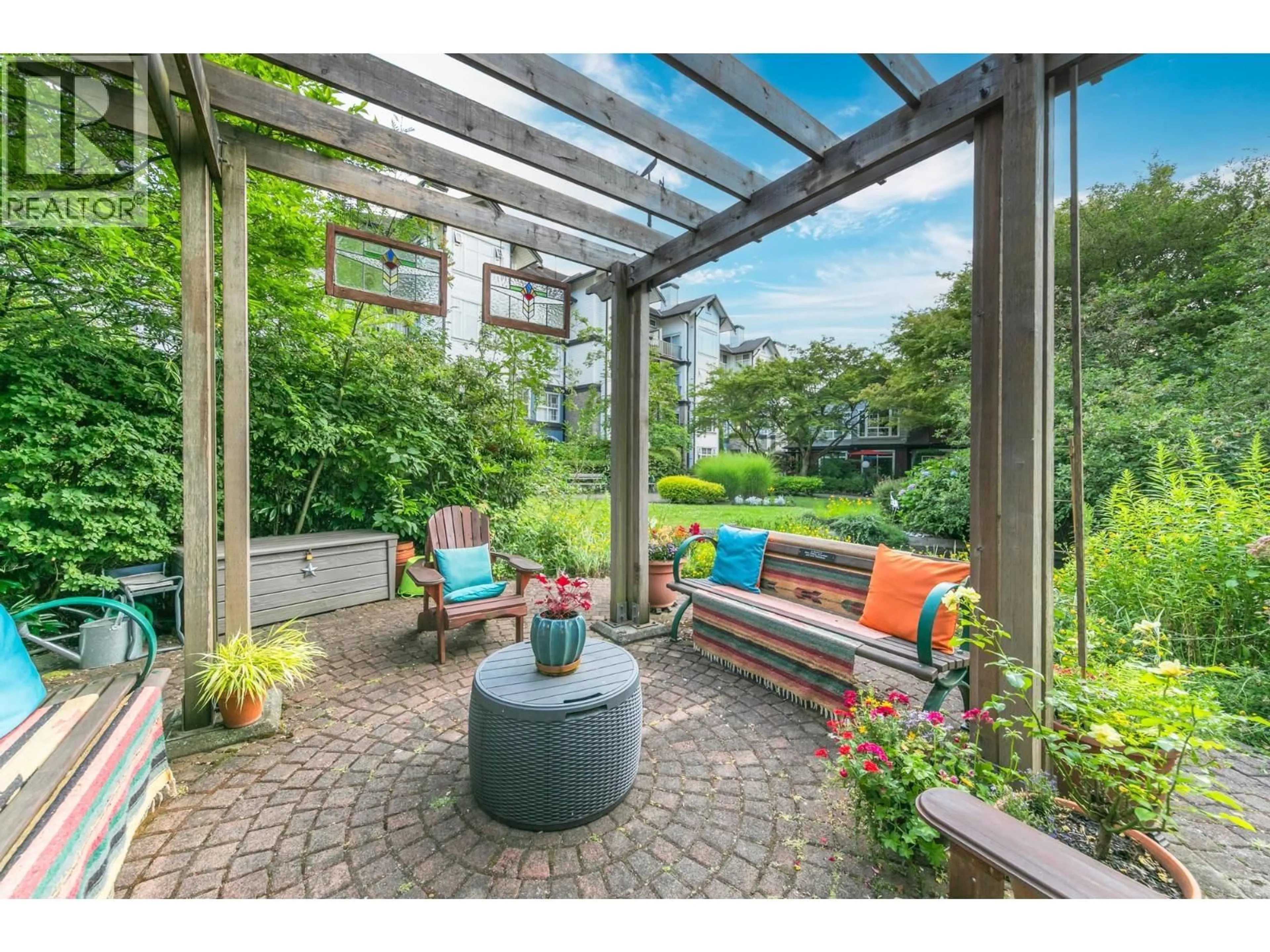 Patio, street for 202 - 83 STAR CRESCENT, New Westminster British Columbia V3M6X8