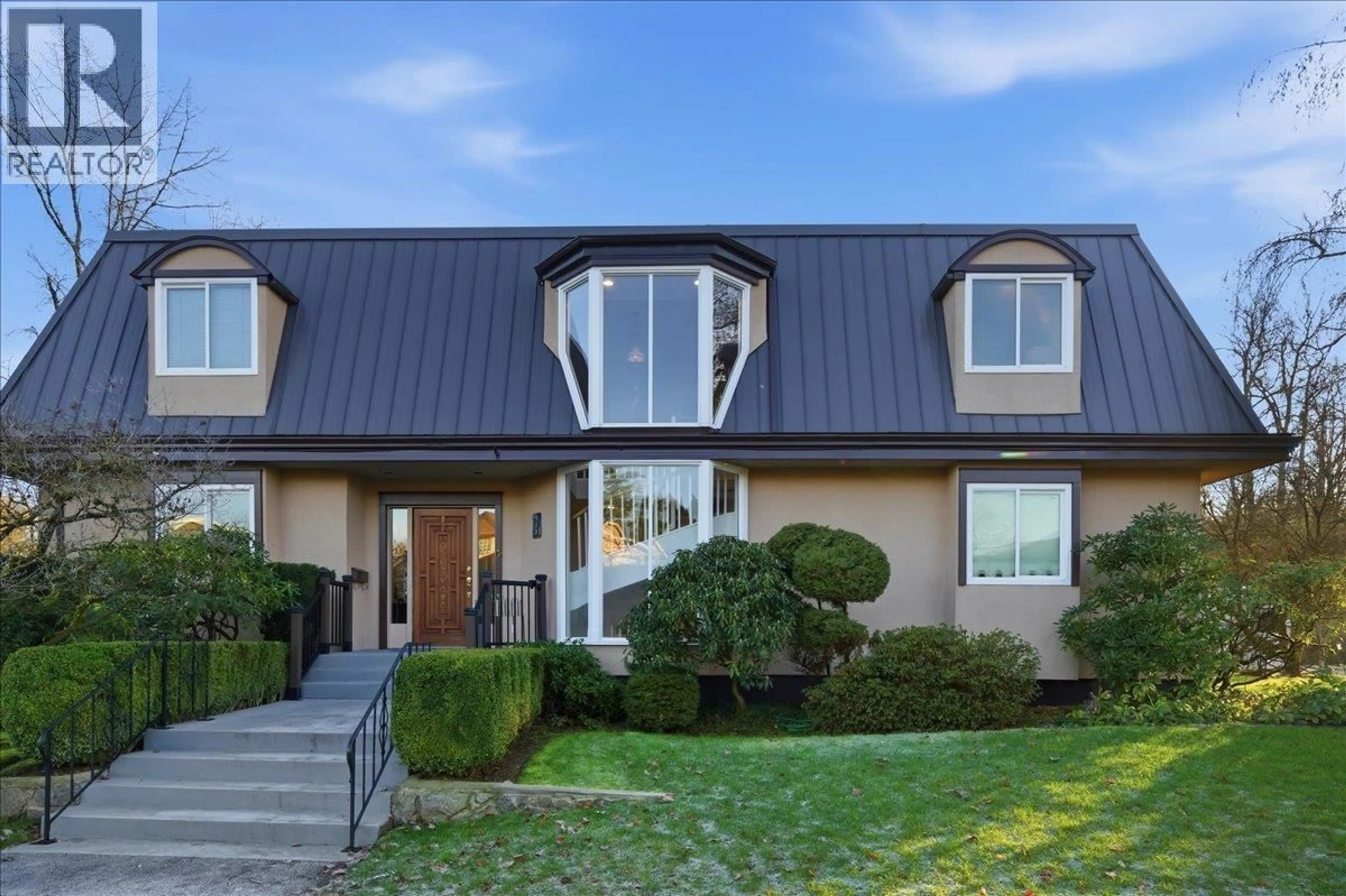 Home with vinyl exterior material, street for 488 GLENBROOK STREET, New Westminster British Columbia V3J5J5