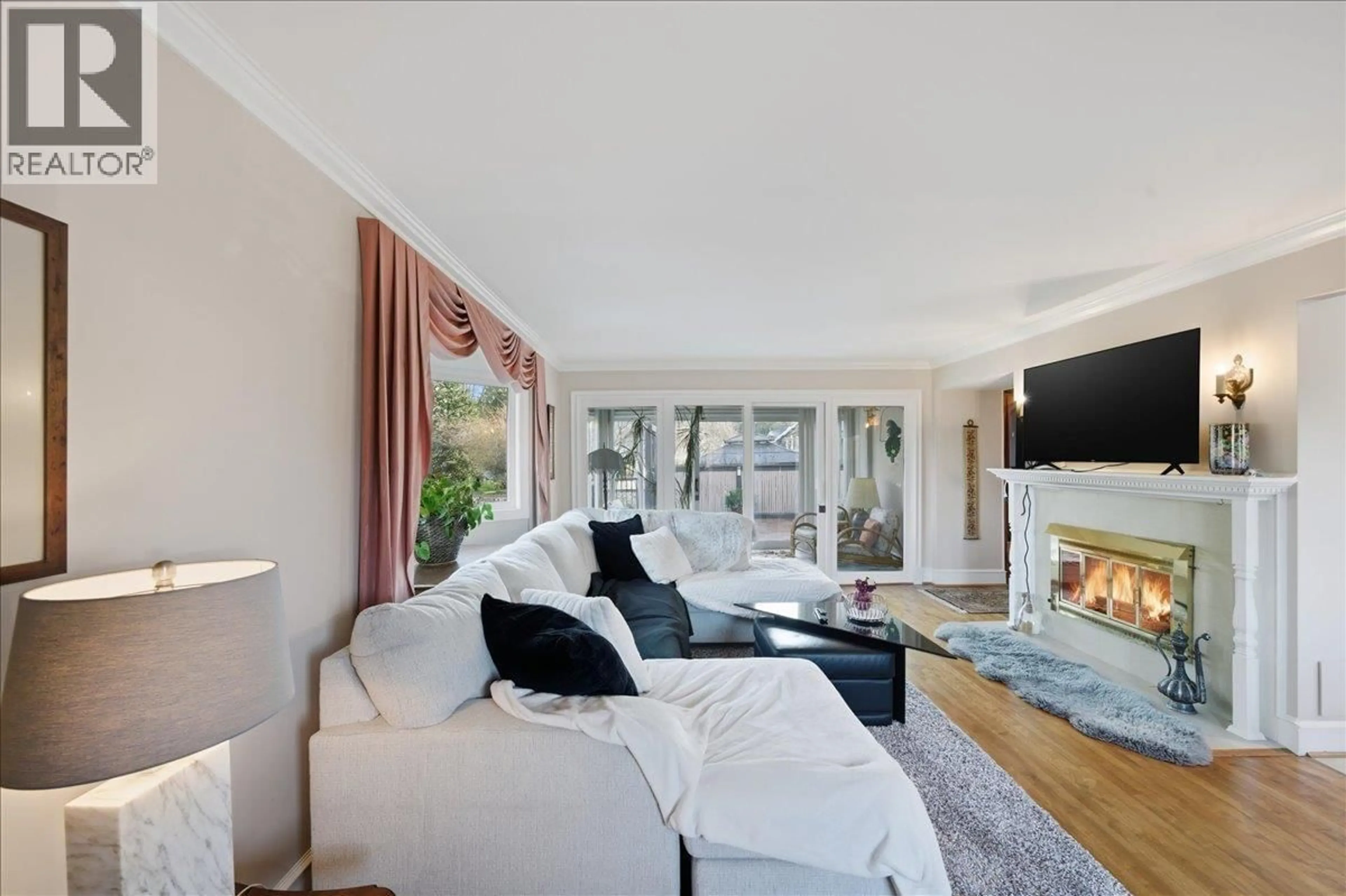 Living room with furniture, unknown for 488 GLENBROOK STREET, New Westminster British Columbia V3J5J5