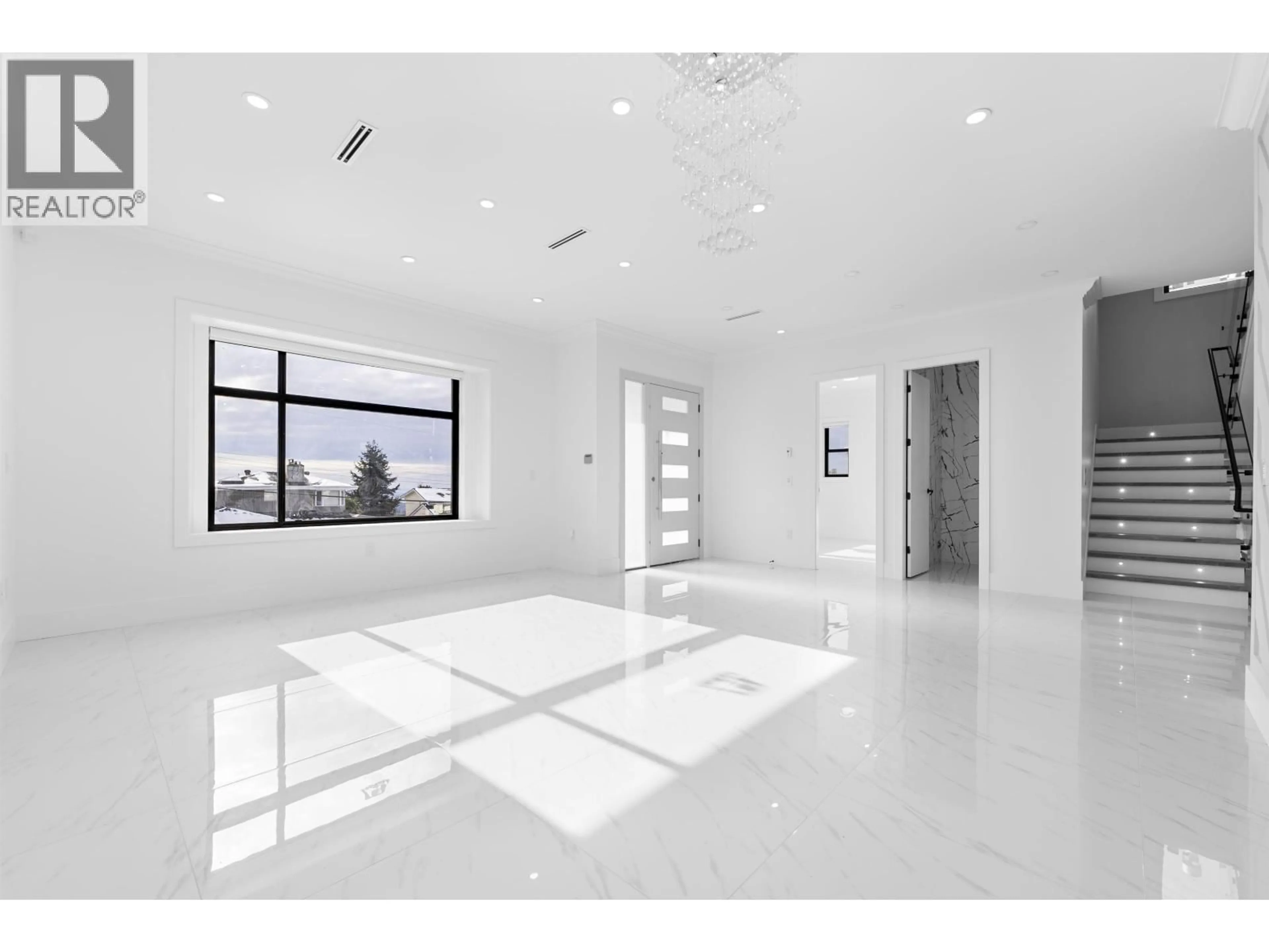 Indoor foyer for 4527 CLINTON STREET, Burnaby British Columbia V5J2K6