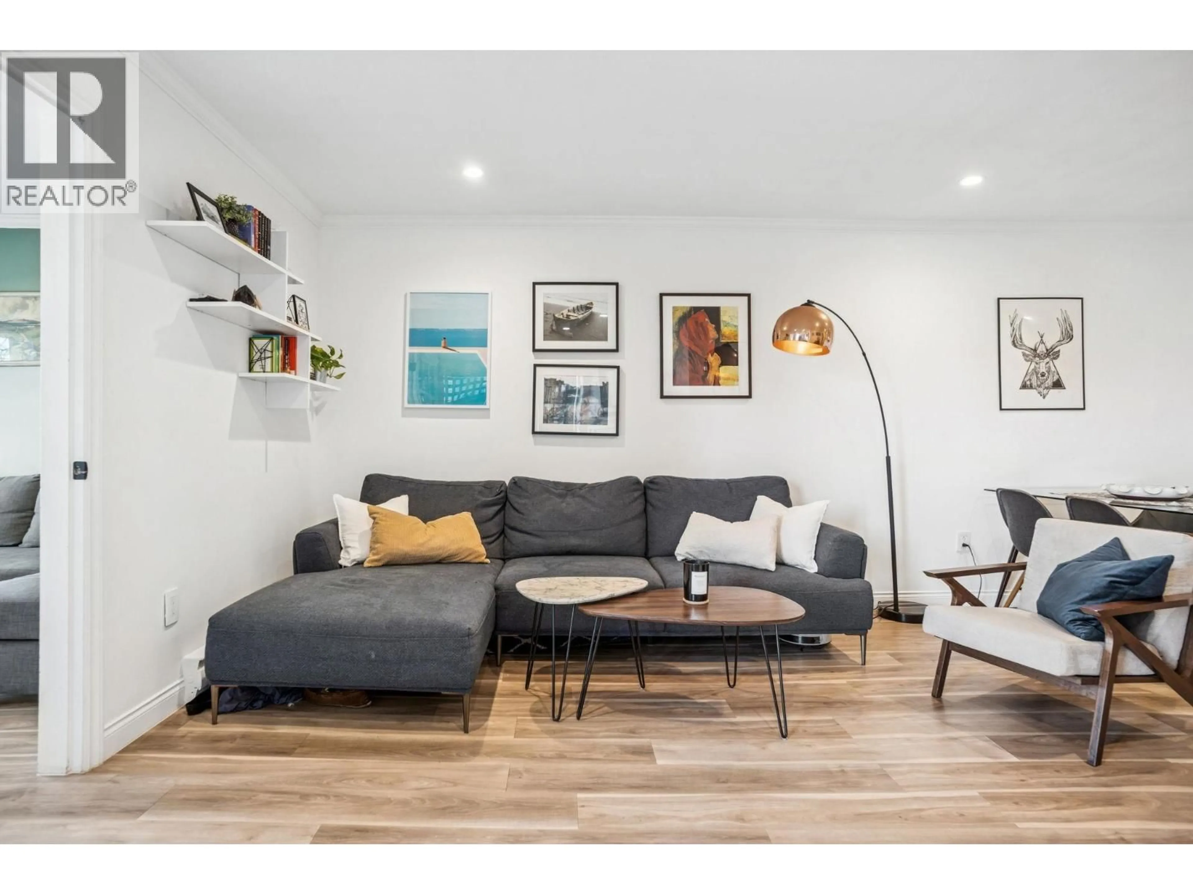 Living room with furniture, wood/laminate floor for 305 - 688 16TH AVENUE, Vancouver British Columbia V5T2V4