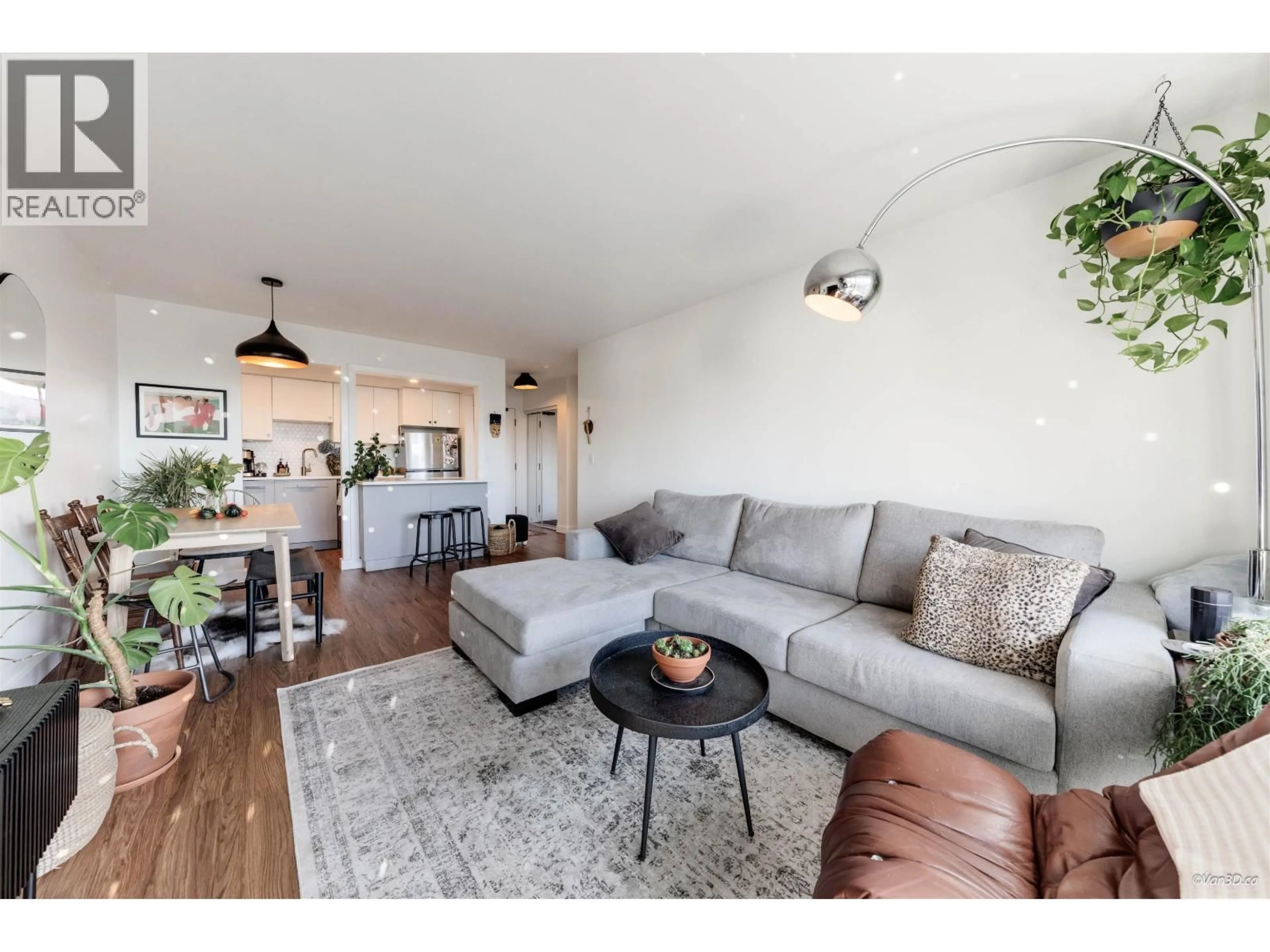 Living room with furniture, wood/laminate floor for 408 - 2215 DUNDAS STREET, Vancouver British Columbia V5L1J9