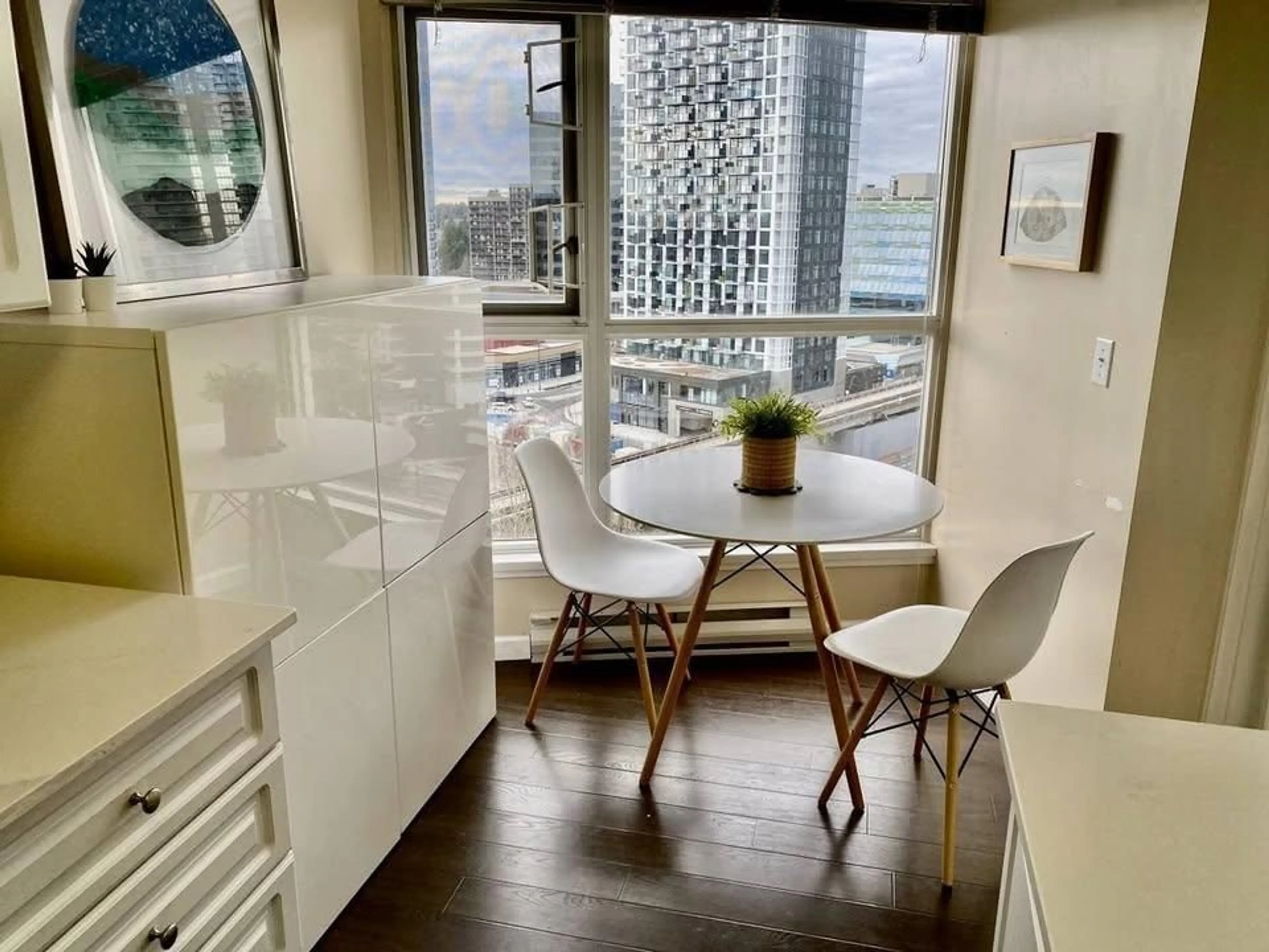 A pic of a room for 1408 - 9830 WHALLEY BOULEVARD, Surrey British Columbia V3T5S7