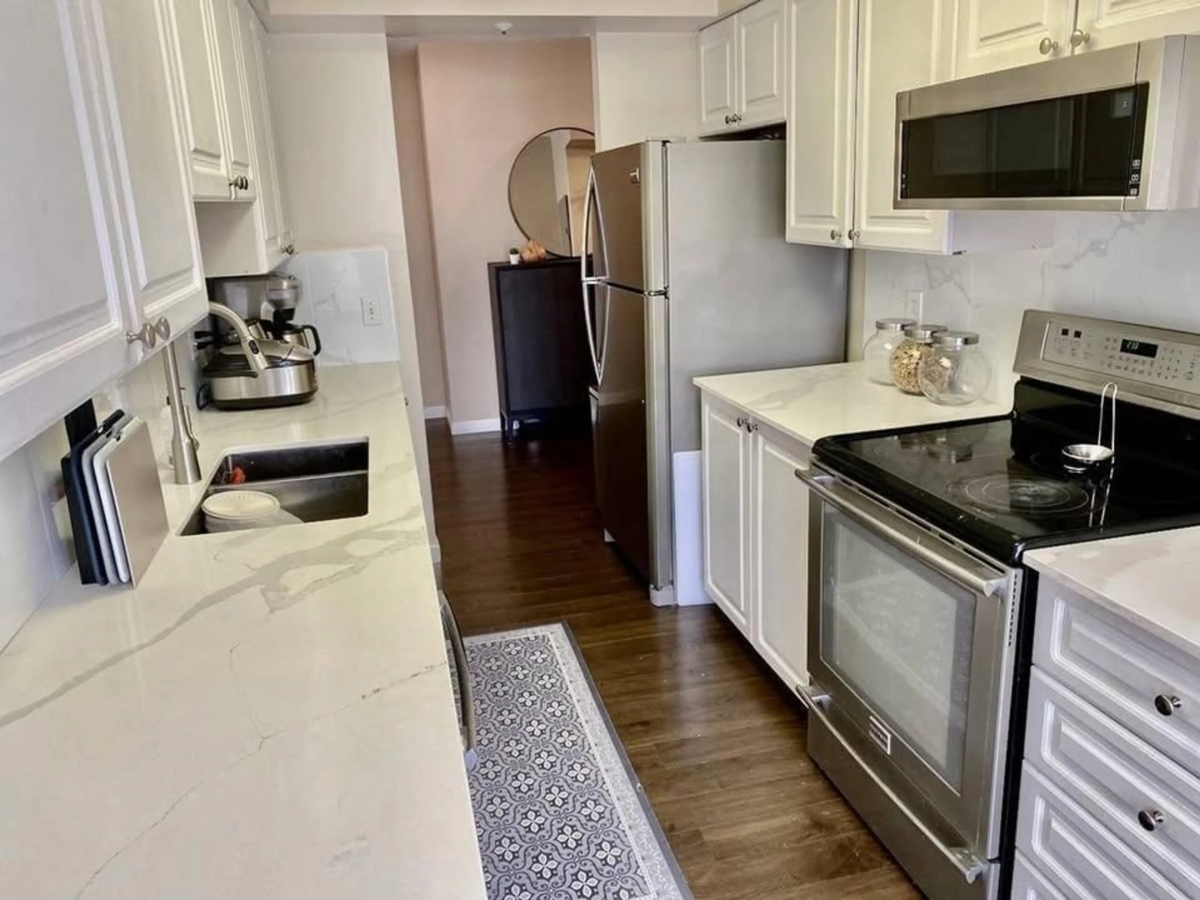 Standard kitchen, unknown for 1408 - 9830 WHALLEY BOULEVARD, Surrey British Columbia V3T5S7