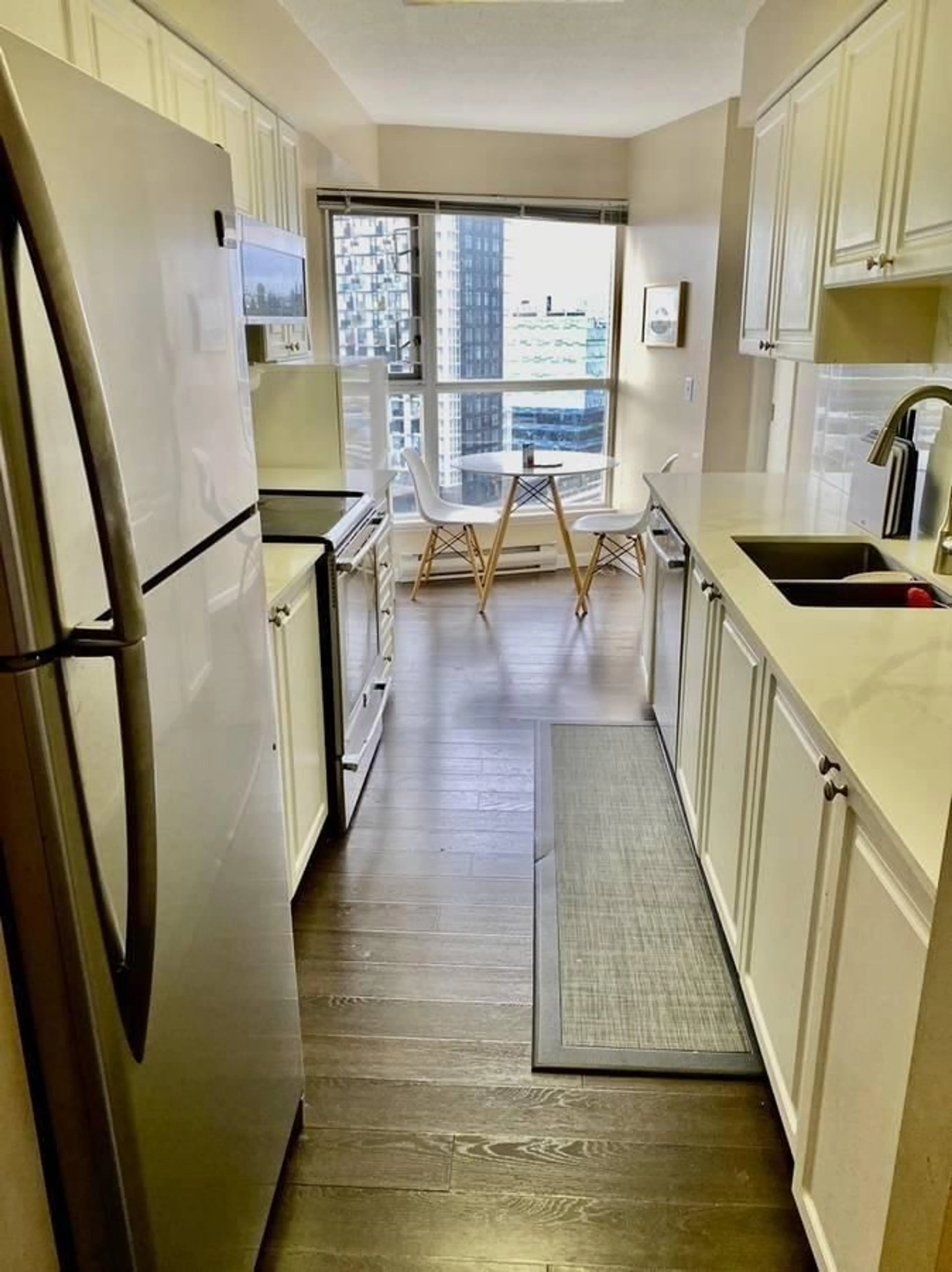 Standard kitchen, unknown for 1408 - 9830 WHALLEY BOULEVARD, Surrey British Columbia V3T5S7