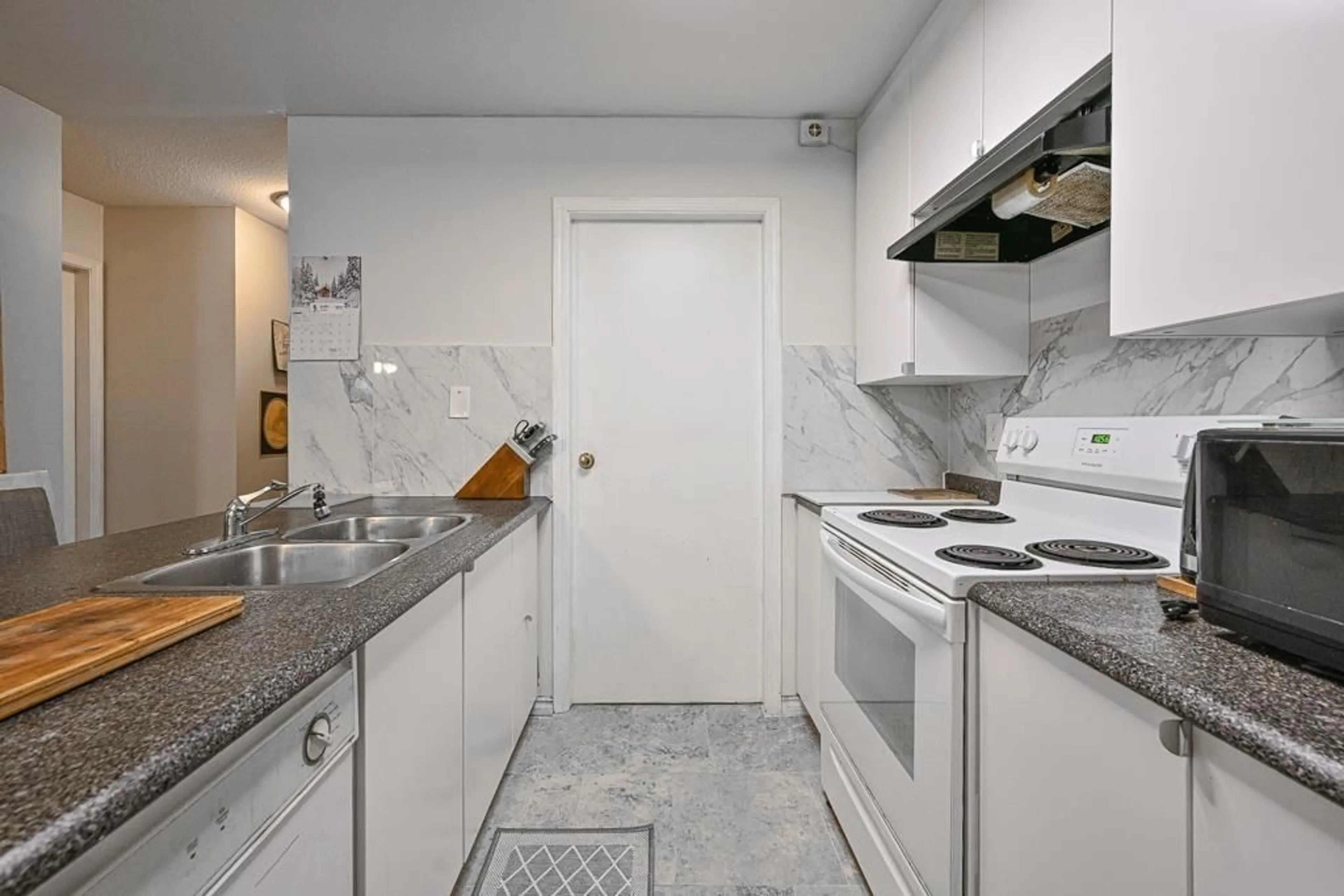 Standard kitchen, ceramic/tile floor for 801 - 1750 MCKENZIE ROAD, Abbotsford British Columbia V2S3Z3