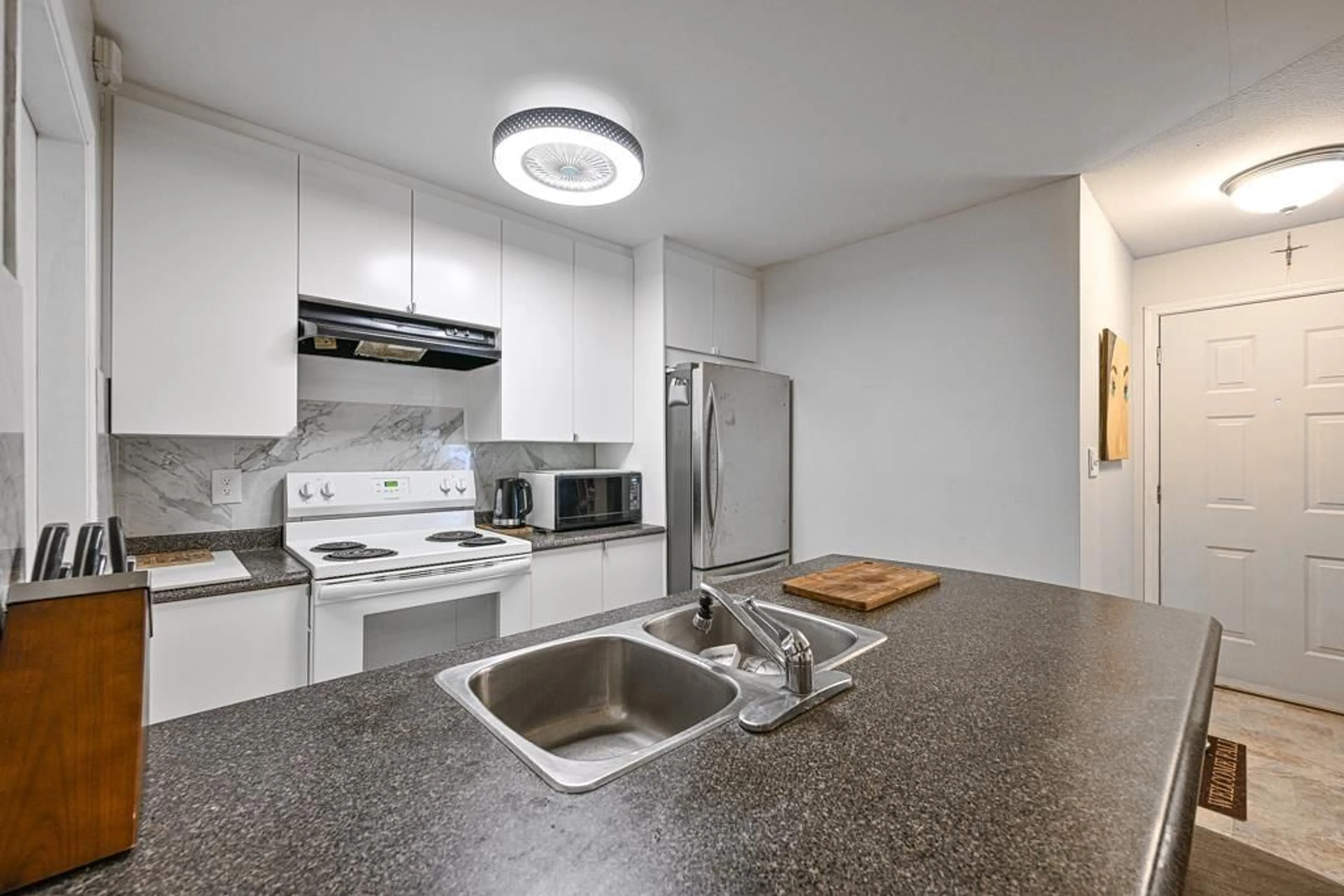 Standard kitchen, unknown for 801 - 1750 MCKENZIE ROAD, Abbotsford British Columbia V2S3Z3