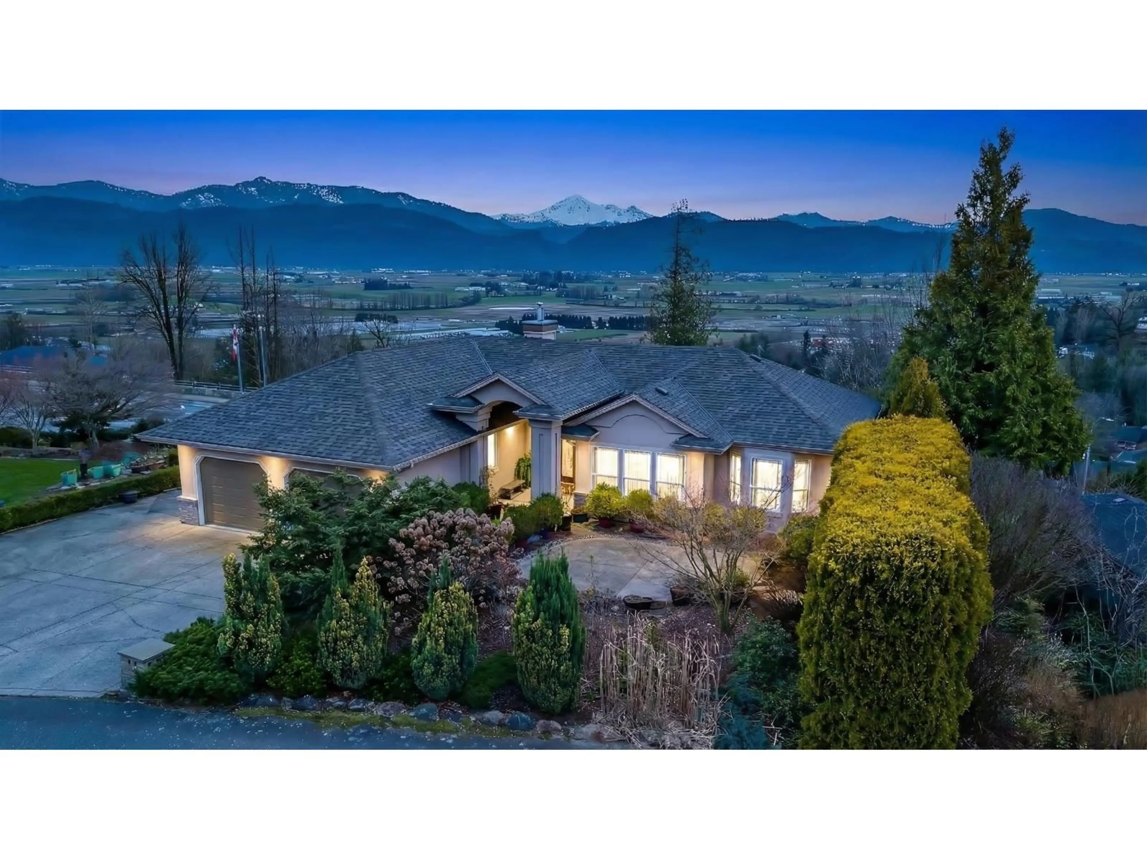 A pic from outside/outdoor area/front of a property/back of a property/a pic from drone, mountain view for 36046 SPYGLASS COURT, Abbotsford British Columbia V3G2W7
