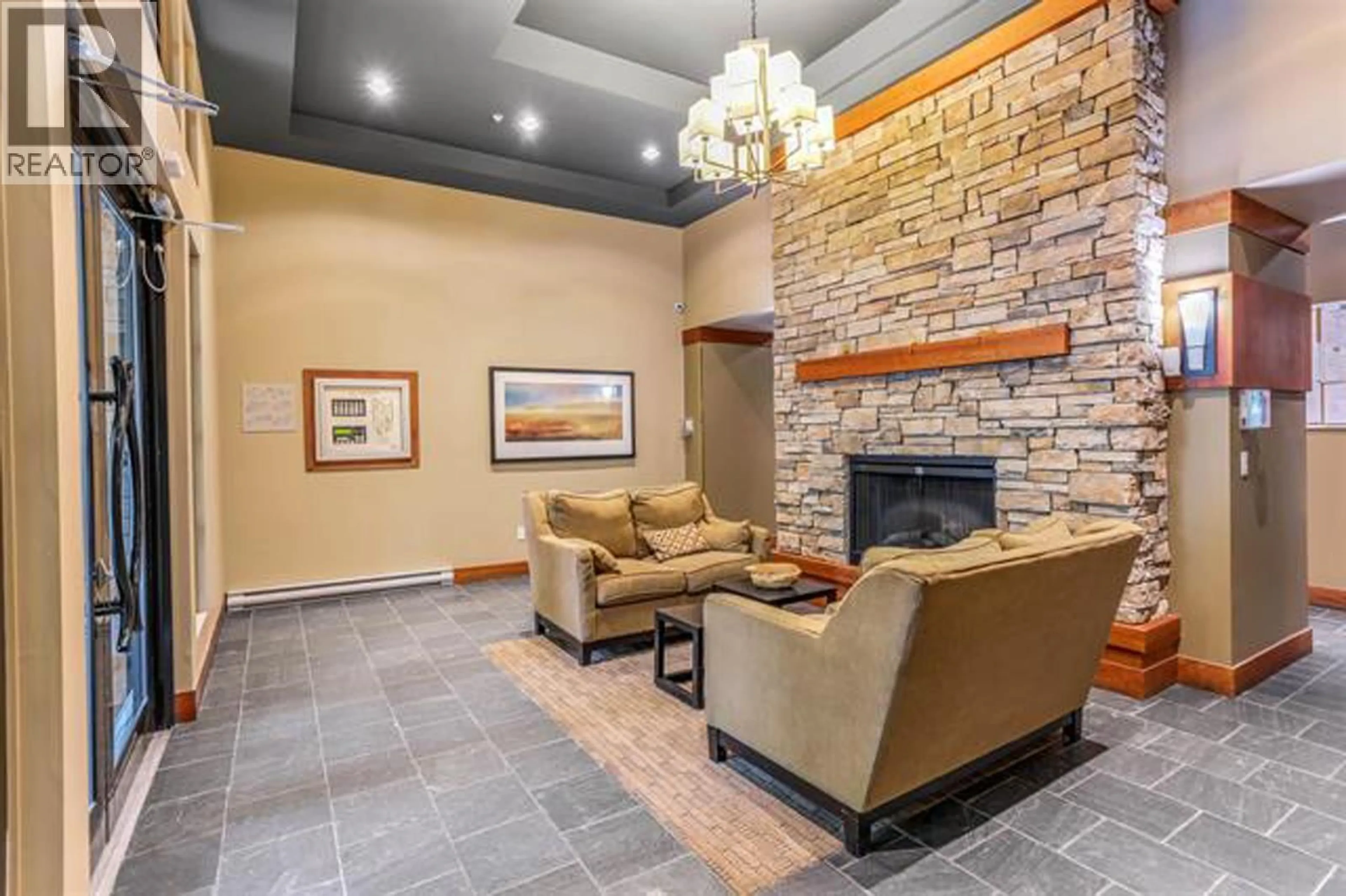 Lobby for 402 - 3082 DAYANEE SPRINGS BOULEVARD, Coquitlam British Columbia V3E0A3