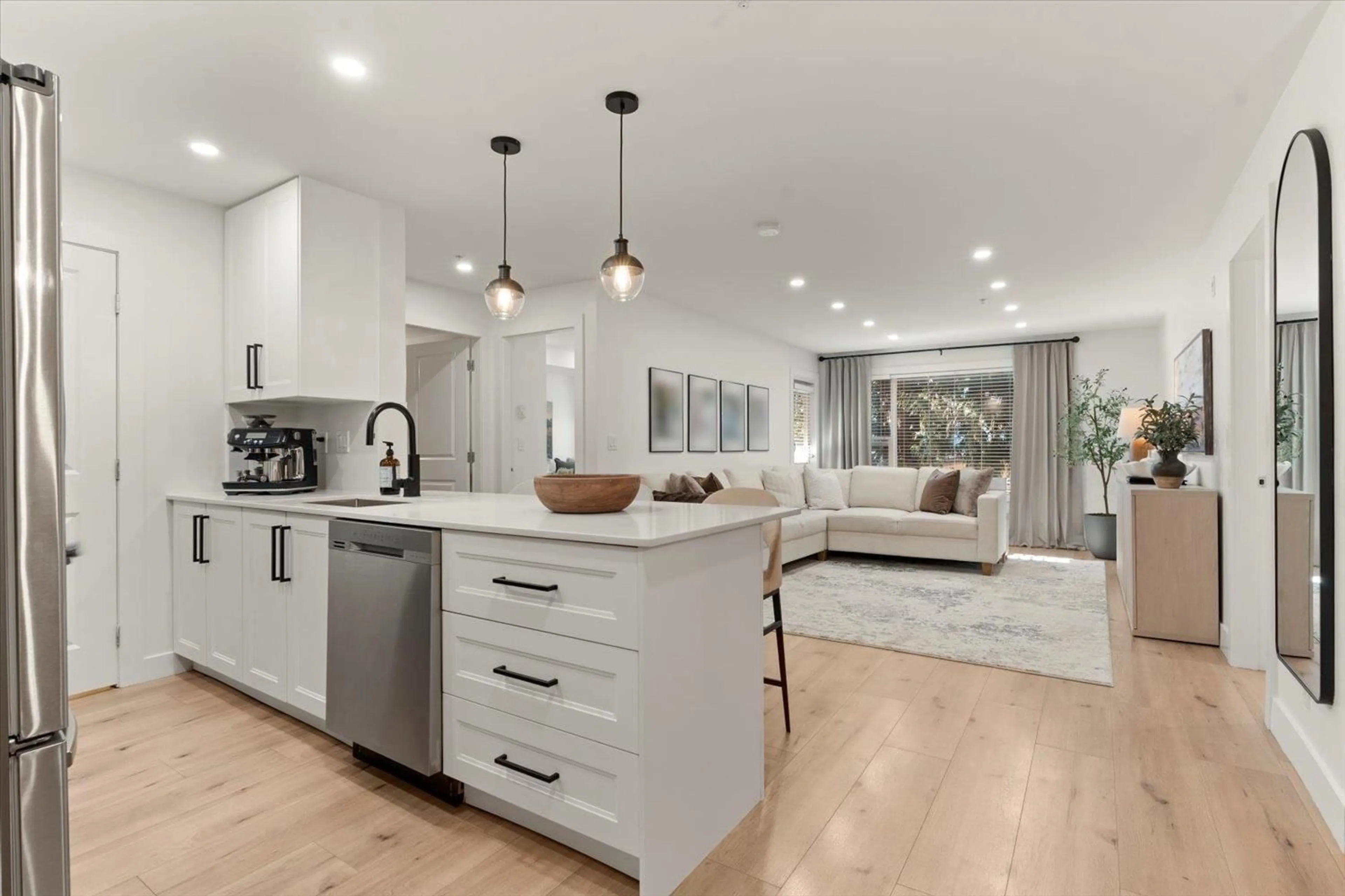 Open concept kitchen, unknown for 211 - 2581 LANGDON STREET, Abbotsford British Columbia V2T7A3