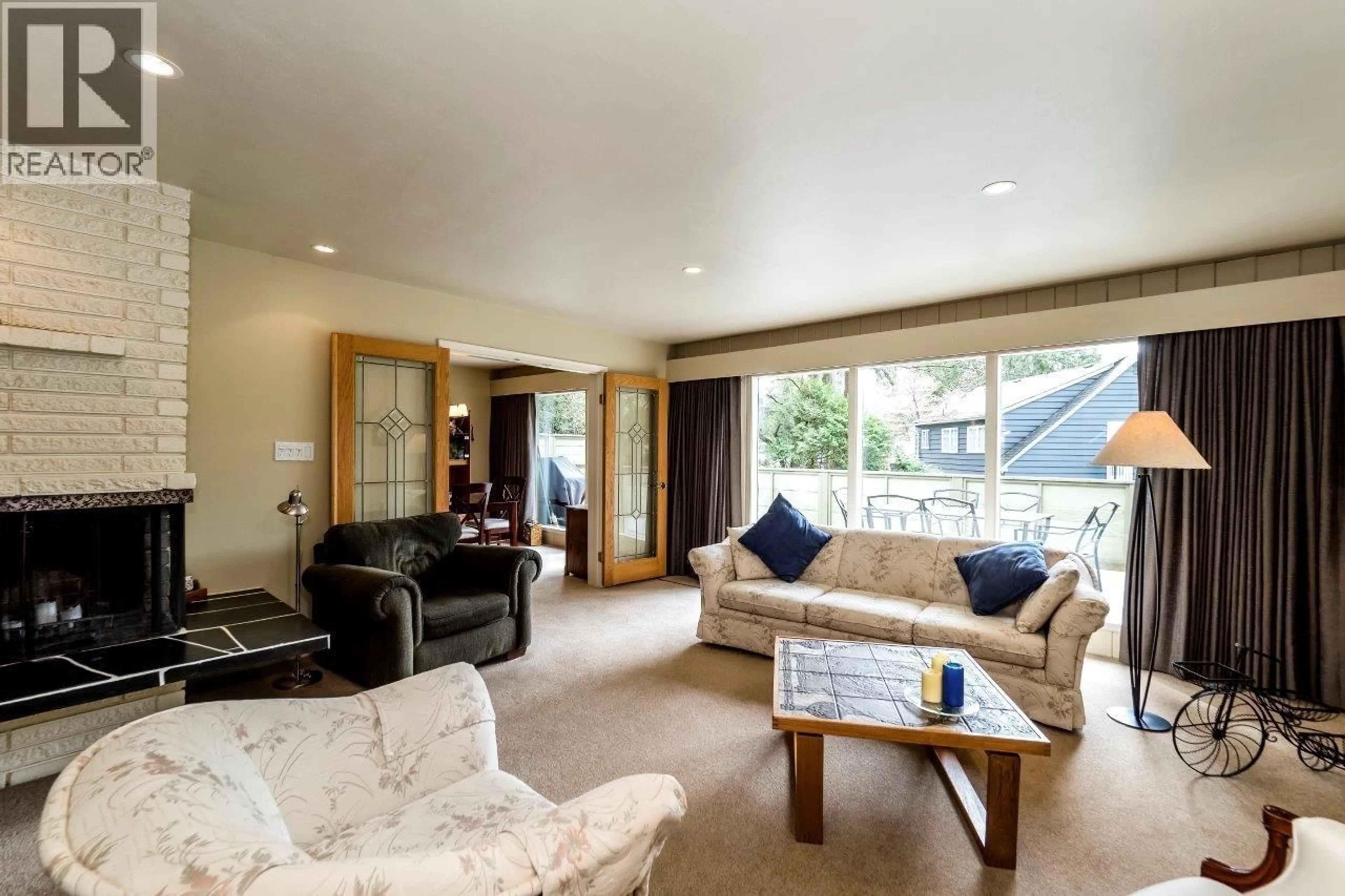 Living room with furniture, unknown for 4302 CAROLYN DRIVE, North Vancouver British Columbia V7R4A4