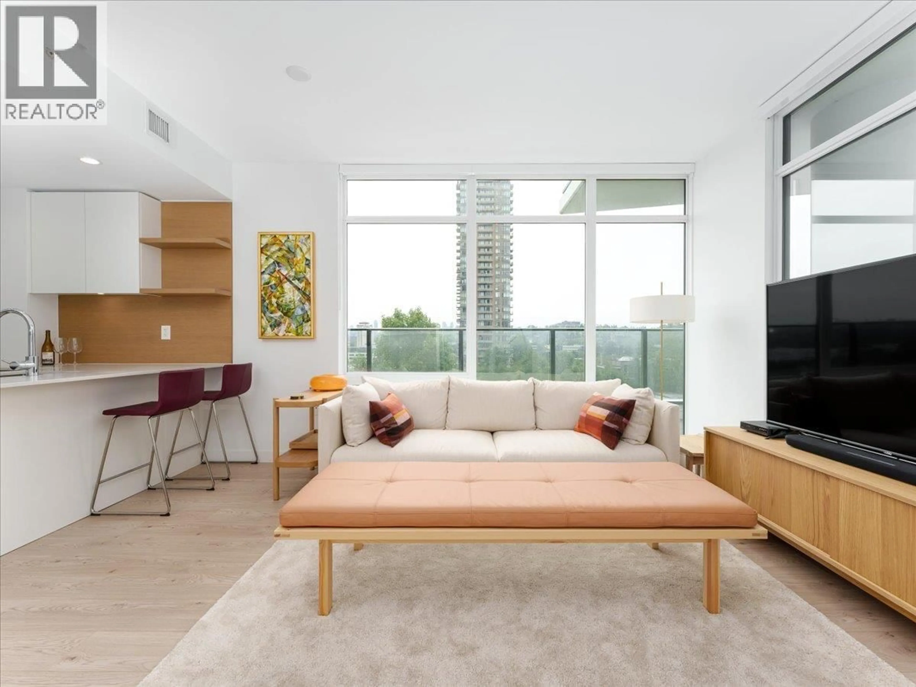 Living room with furniture, unknown for 502 - 2181 MADISON AVENUE, Burnaby British Columbia V5C0N4