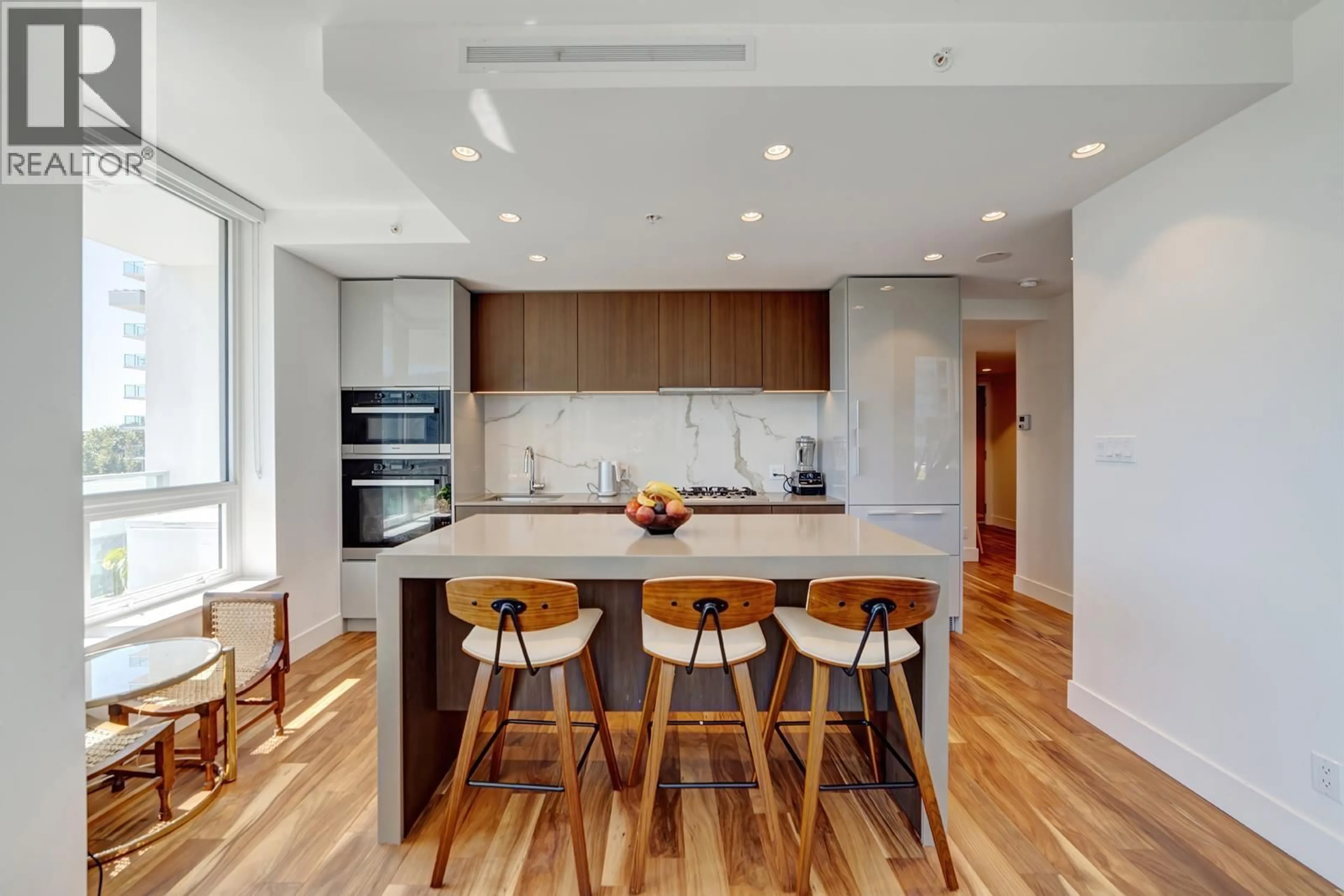 Contemporary kitchen, unknown for 301 - 1675 LIONS GATE LANE, North Vancouver British Columbia V7P3B4