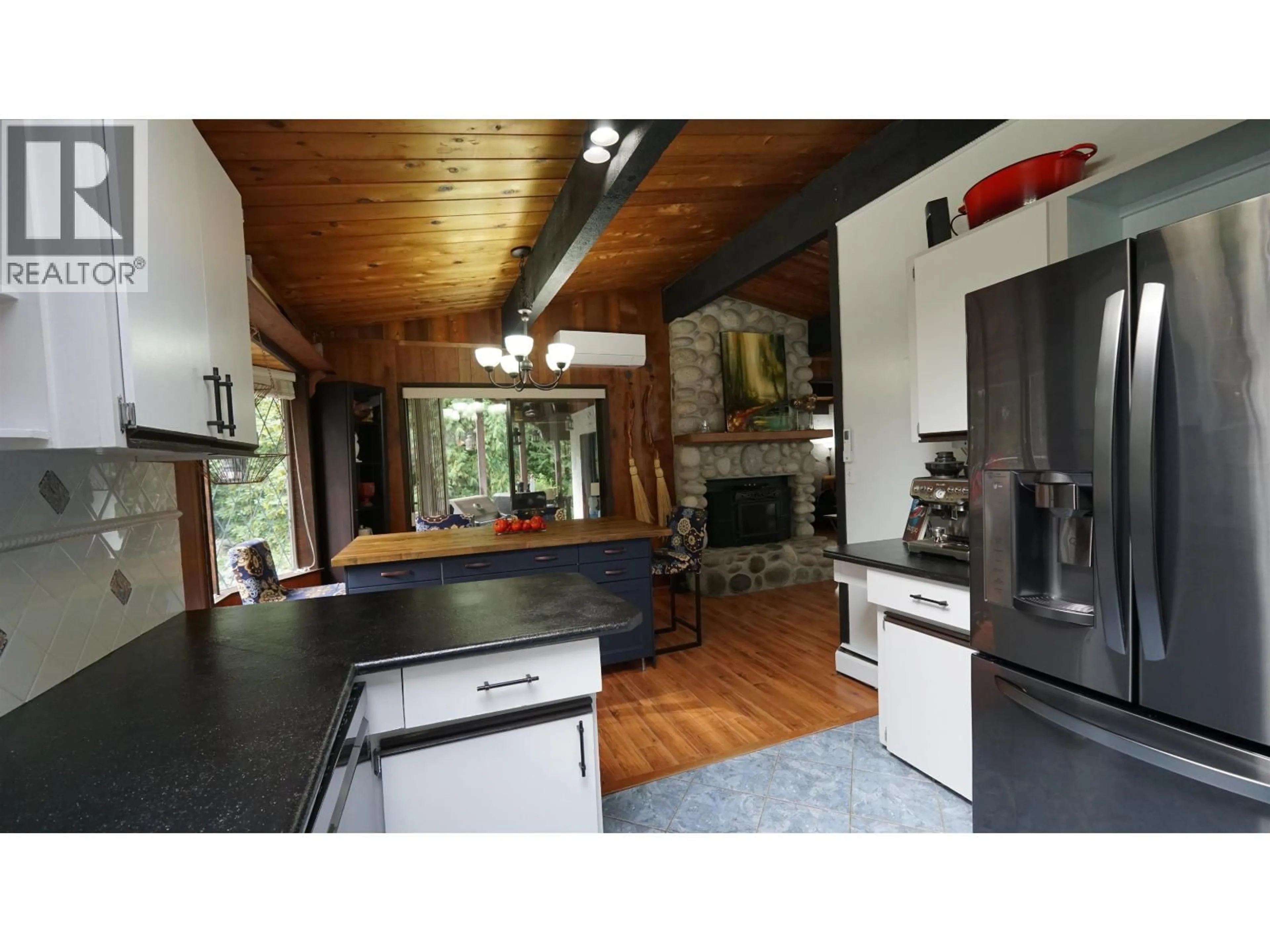 Open concept kitchen, wood/laminate floor for 25855 112 AVENUE, Maple Ridge British Columbia V2W1H1