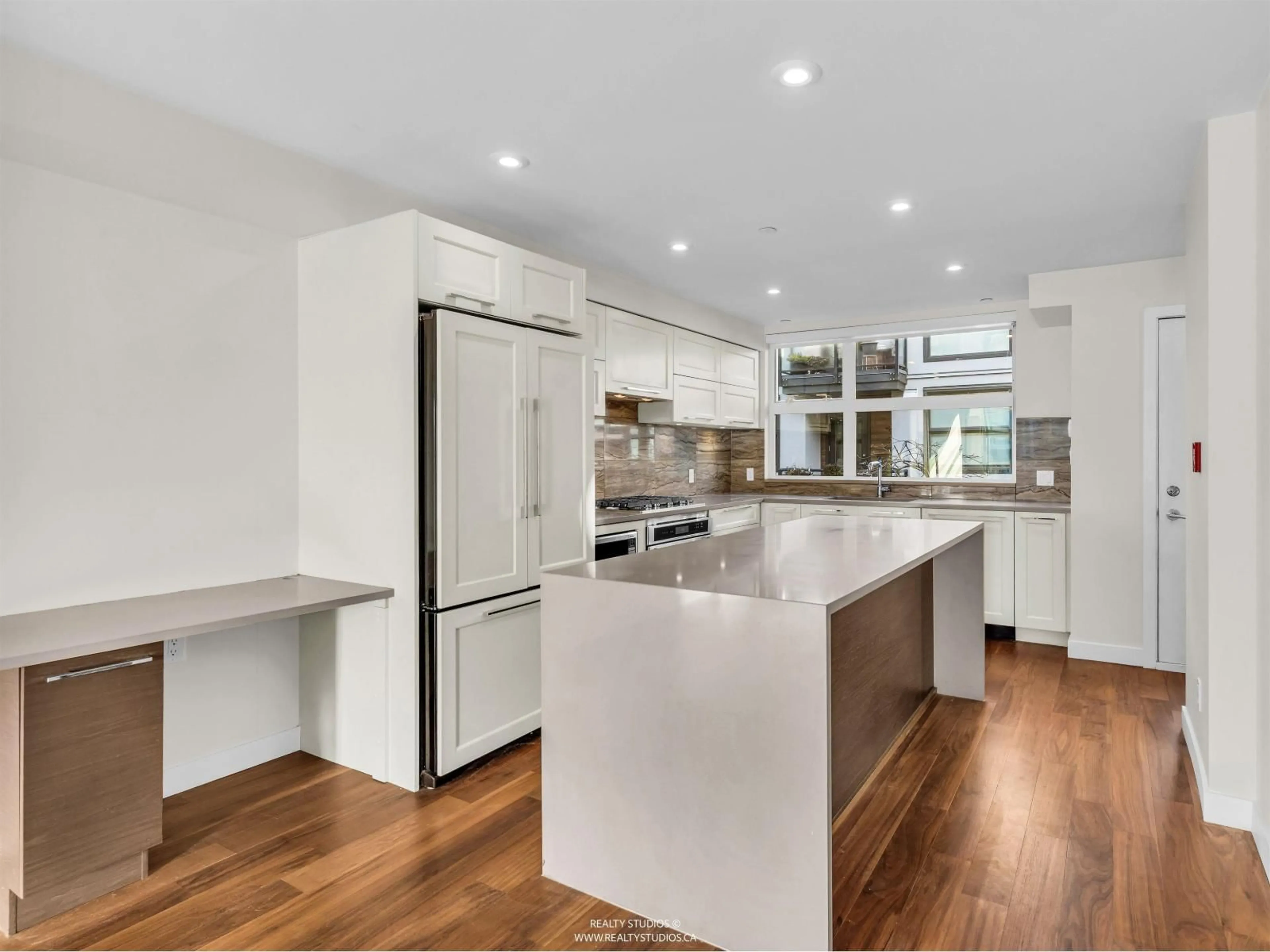 Open concept kitchen, unknown for 11 - 14820 BUENA VISTA AVENUE, White Rock British Columbia V4B0B3