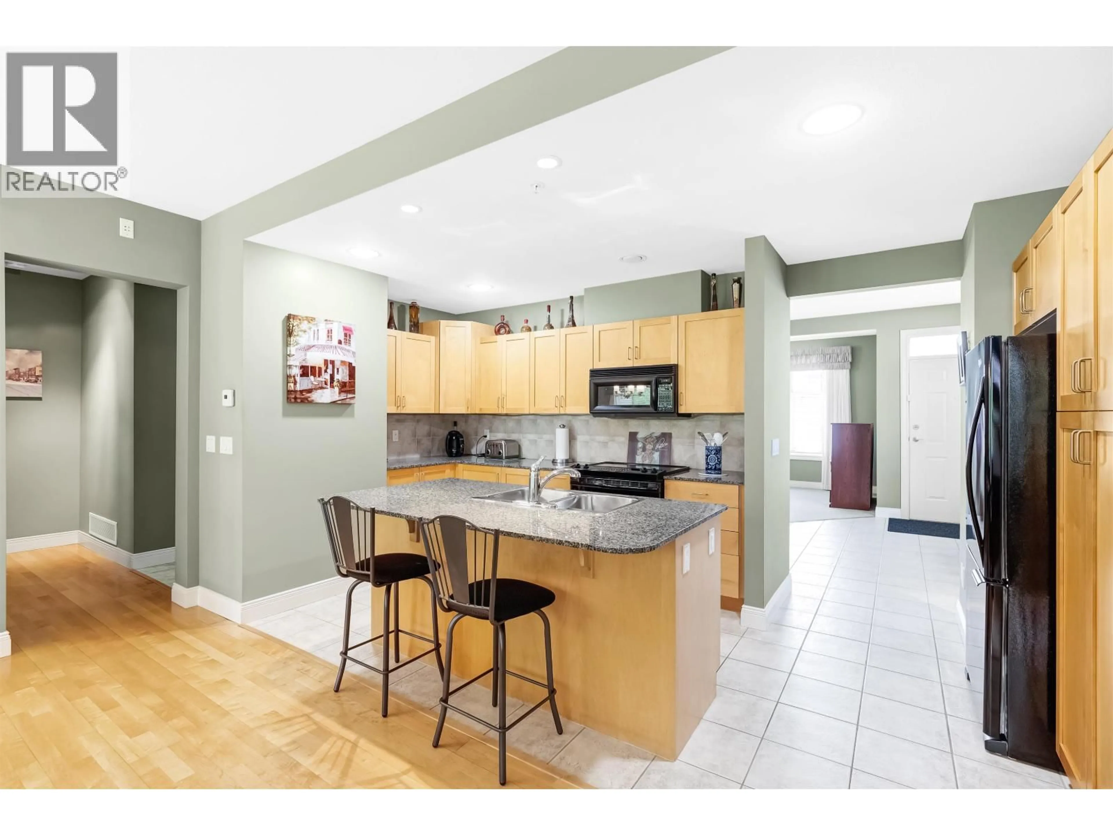 Open concept kitchen, ceramic/tile floor for 141 - 19639 MEADOW GARDENS WAY, Pitt Meadows British Columbia V3Y2T5