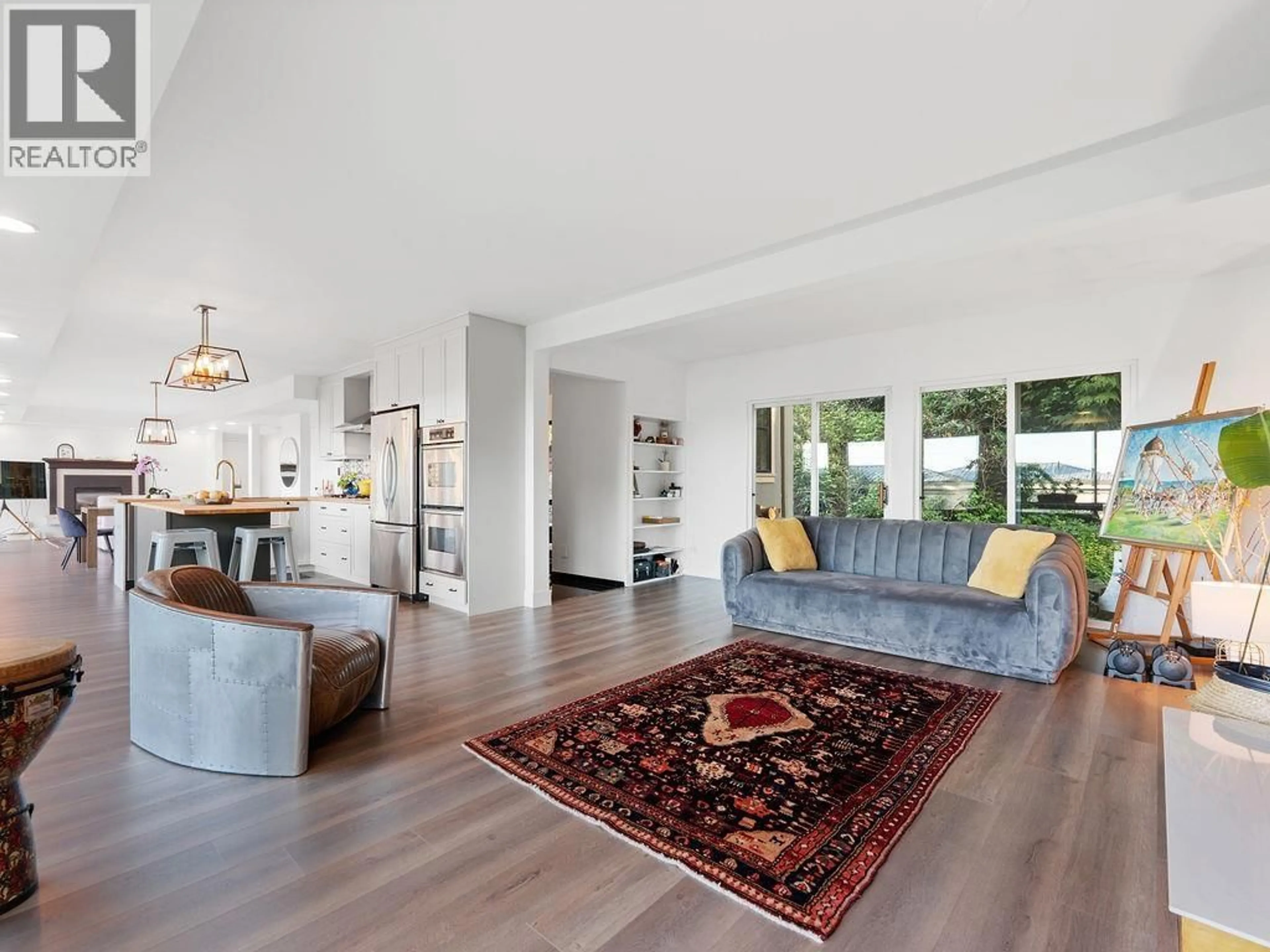 Living room with furniture, unknown for 1040 CRESTLINE ROAD, West Vancouver British Columbia V7S2E2