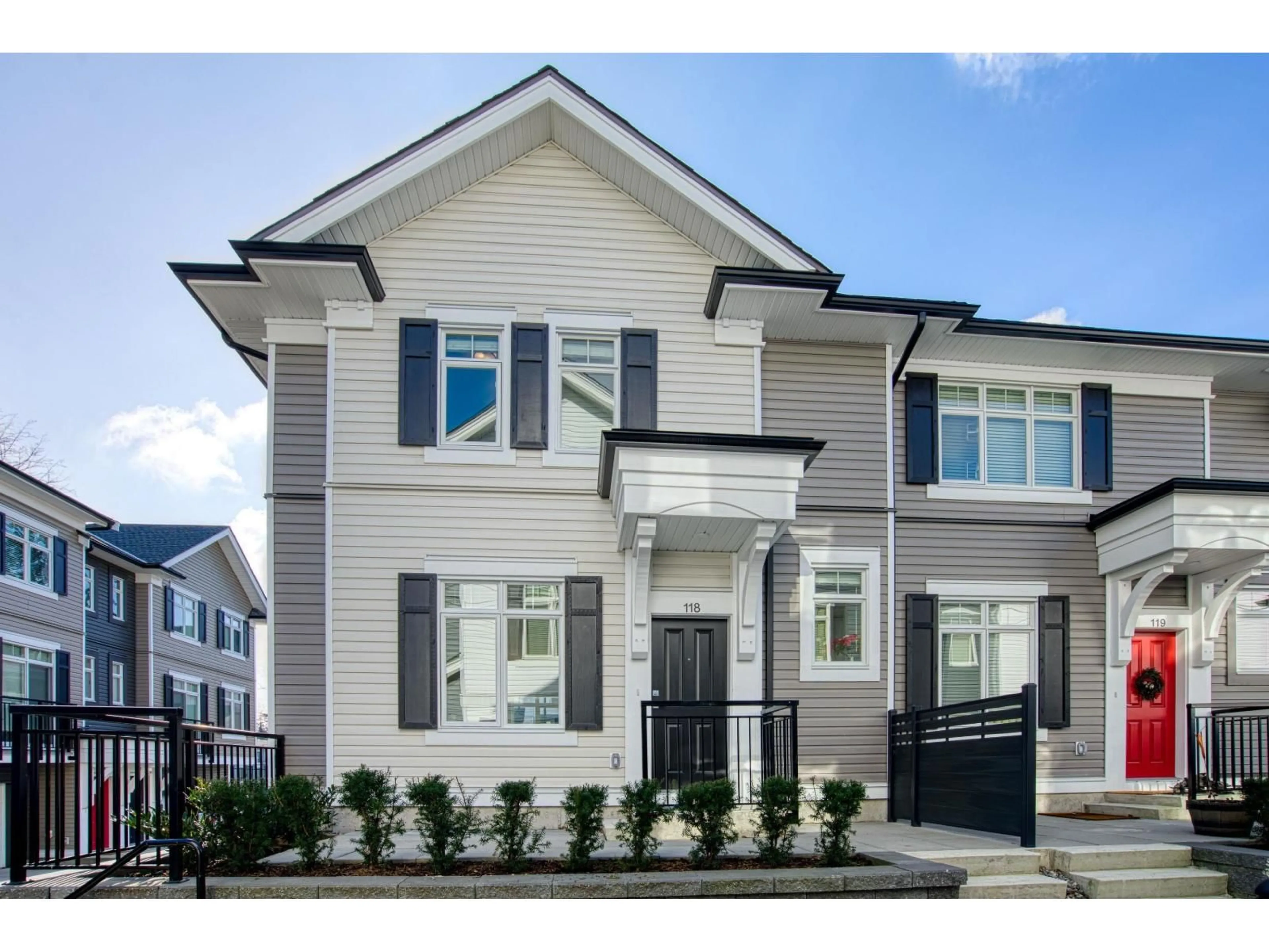 Home with vinyl exterior material, street for 118 - 2070 OAK MEADOWS DRIVE, Surrey British Columbia V3Z1J1