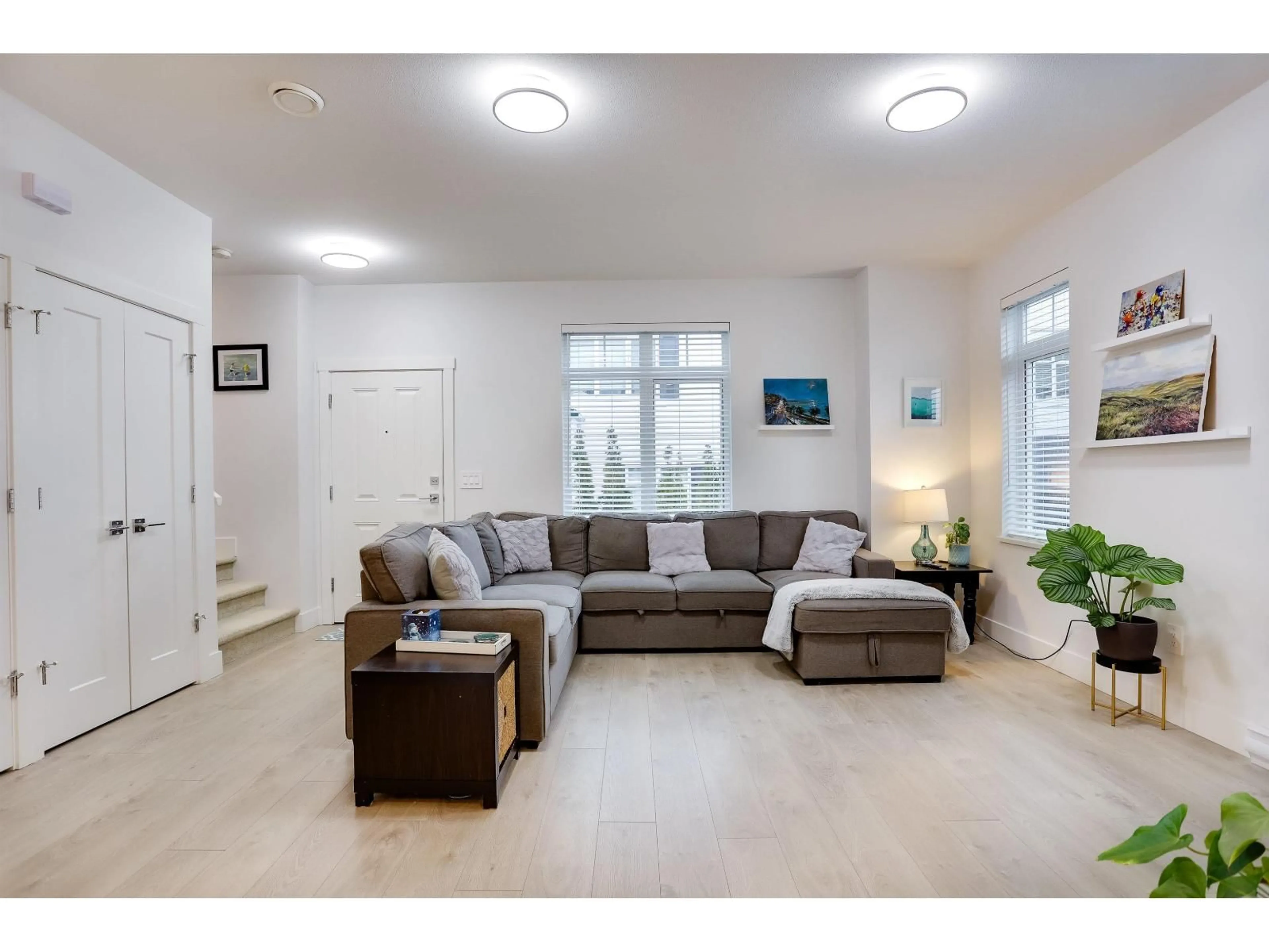 Living room with furniture, unknown for 118 - 2070 OAK MEADOWS DRIVE, Surrey British Columbia V3Z1J1