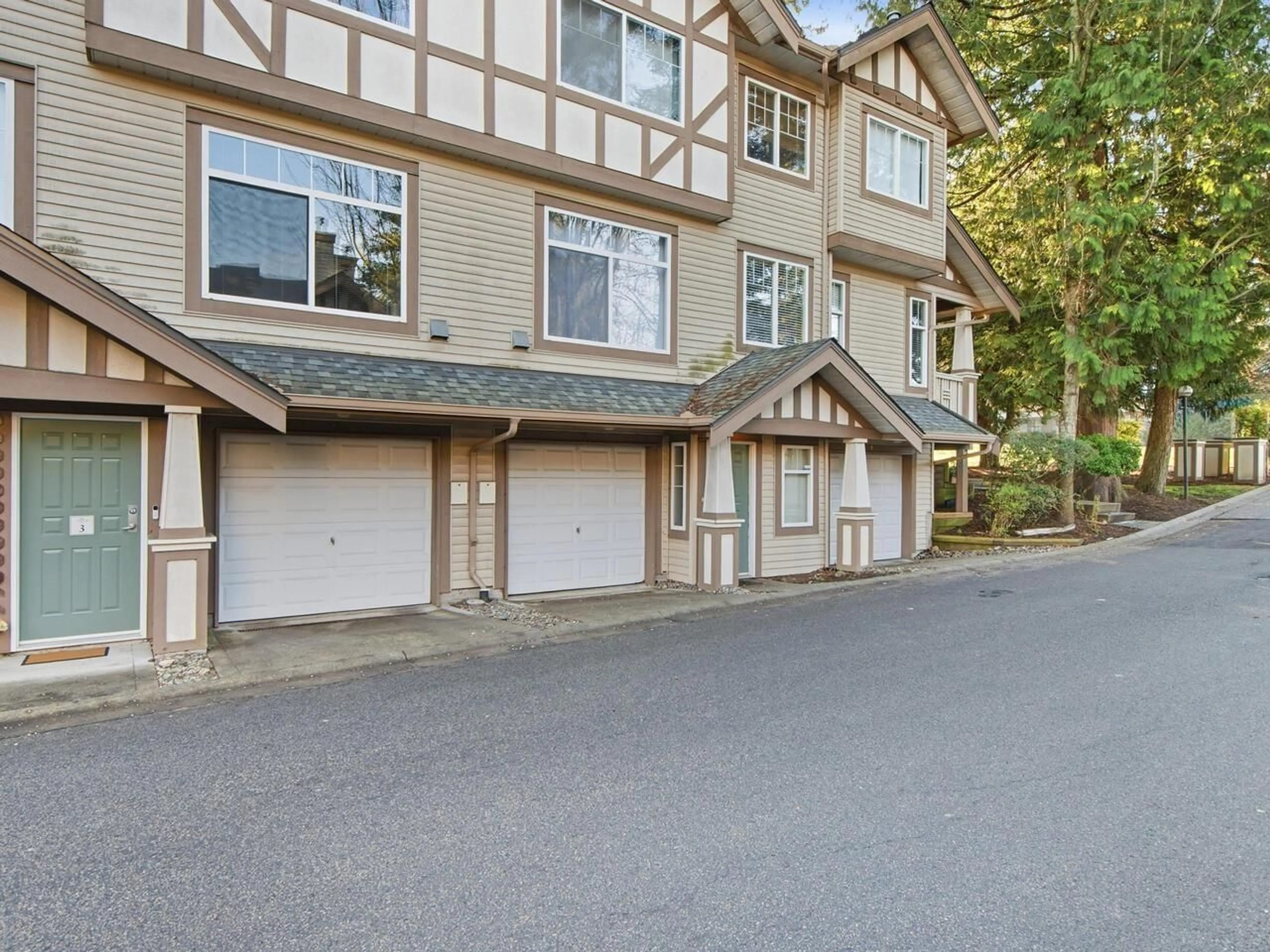 Unknown for 3 - 2678 KING GEORGE BOULEVARD, Surrey British Columbia V4P1H6