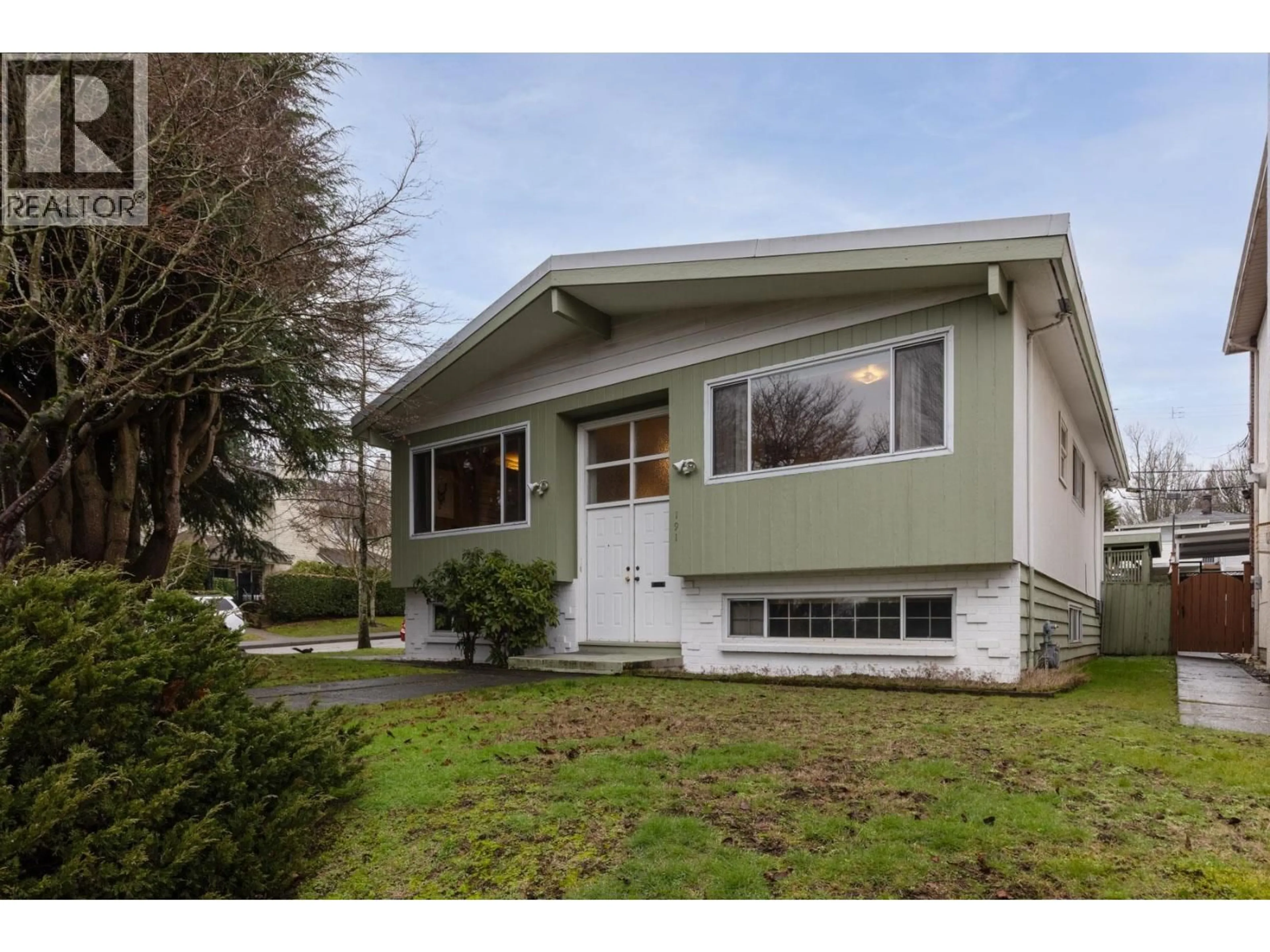 Home with vinyl exterior material, street for 191 60TH AVENUE, Vancouver British Columbia V5X1Z3