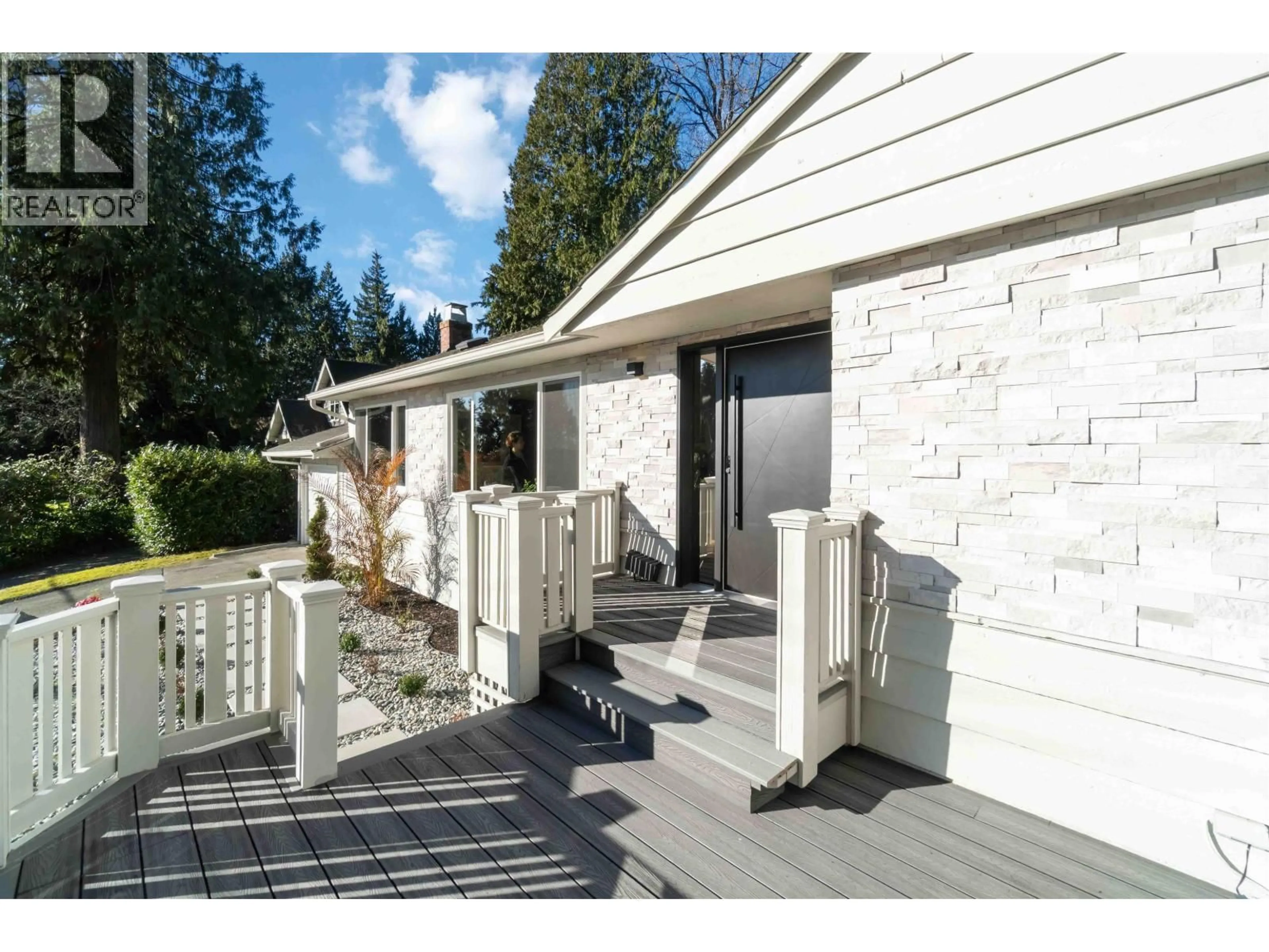 Unknown for 3837 SUNNYCREST DRIVE, North Vancouver British Columbia V7R3C5