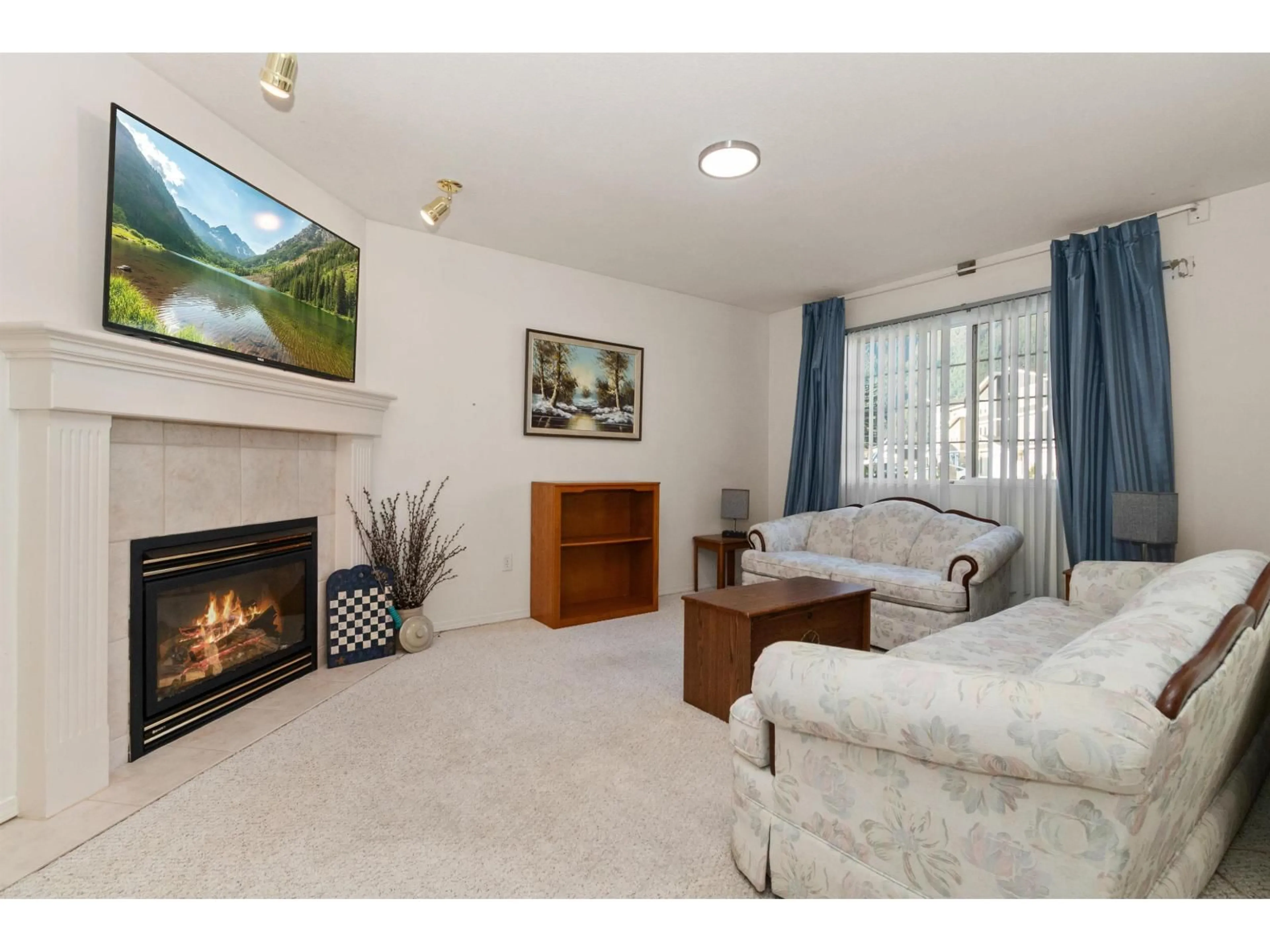 Living room with furniture, unknown for 480 COQUIHALLA STREET, Hope British Columbia V0X1L0