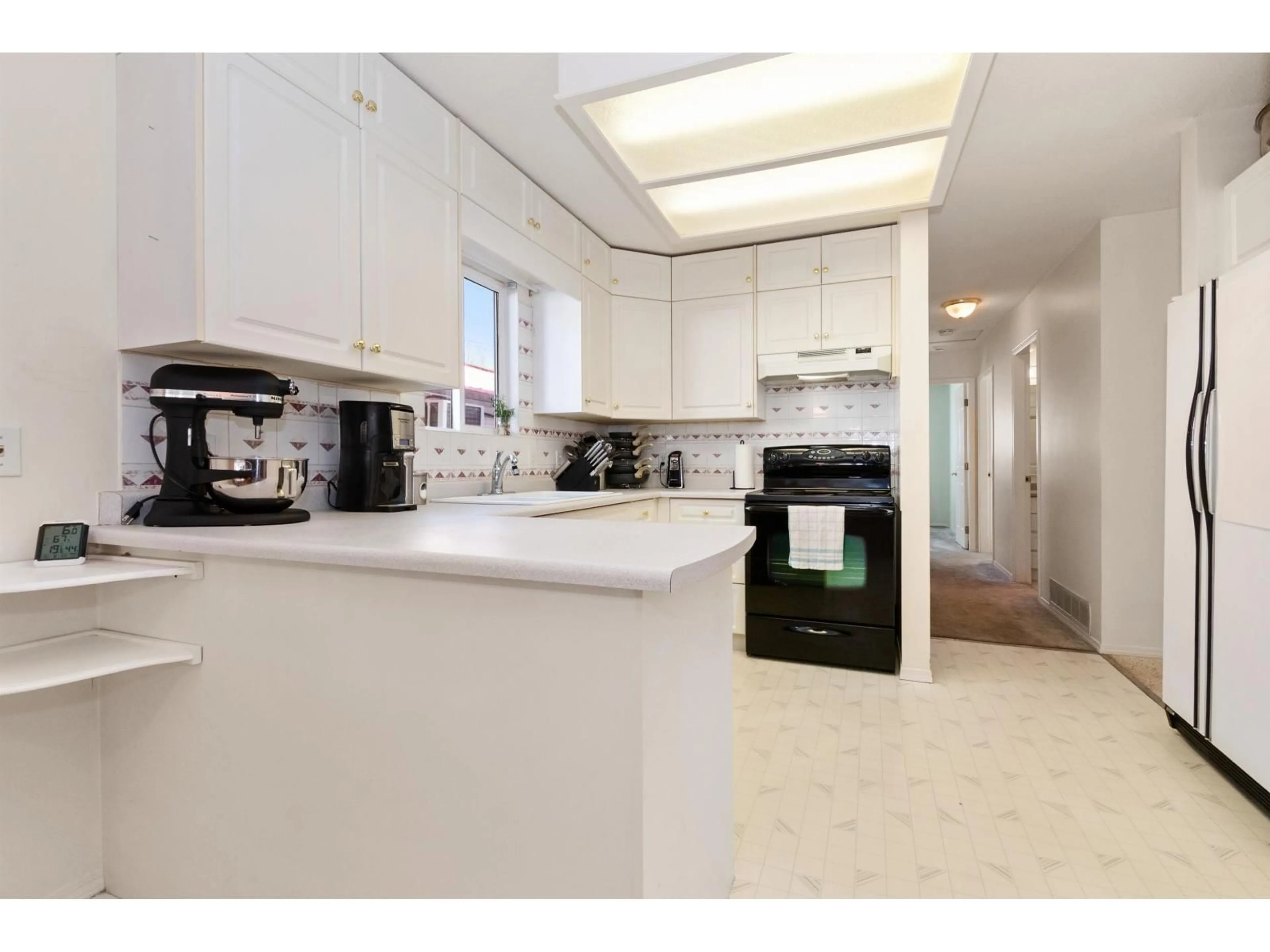 Standard kitchen, ceramic/tile floor for 480 COQUIHALLA STREET, Hope British Columbia V0X1L0