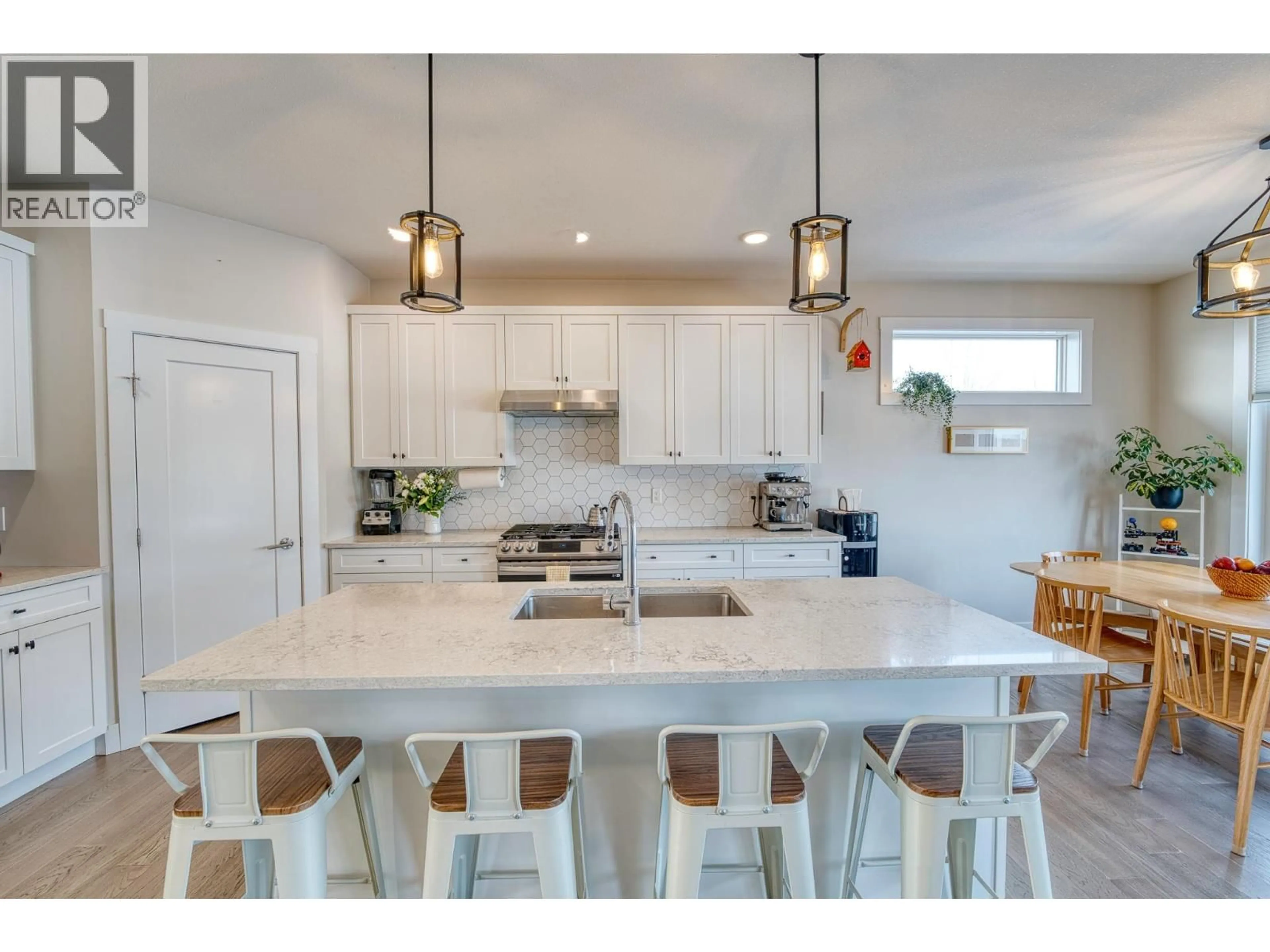 Open concept kitchen, unknown for 11112 115 AVENUE, Fort St. John British Columbia V1J0N4
