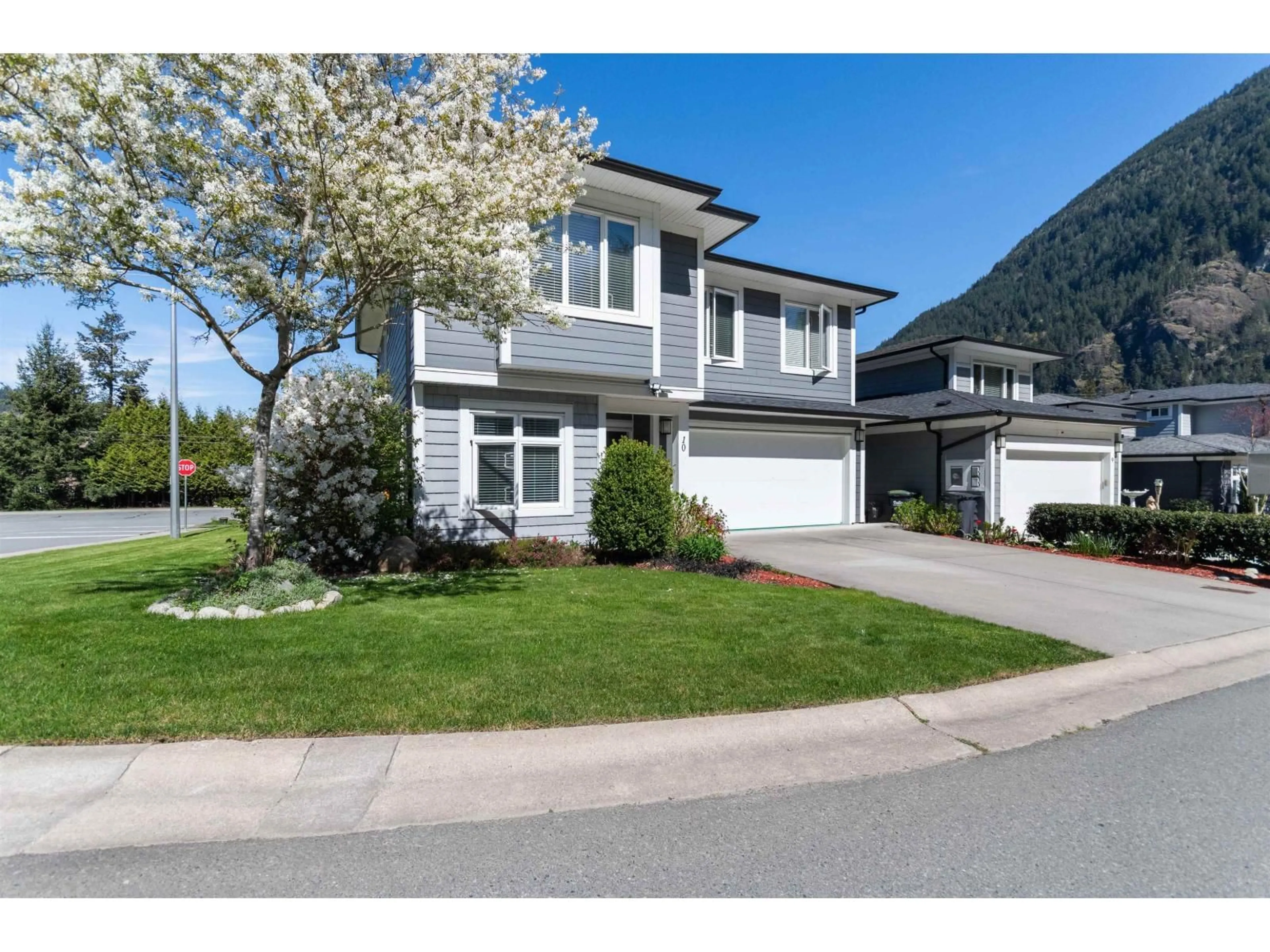 Home with vinyl exterior material, street for 10 - 63650 FLOOD HOPE ROAD, Hope British Columbia V0X1L2