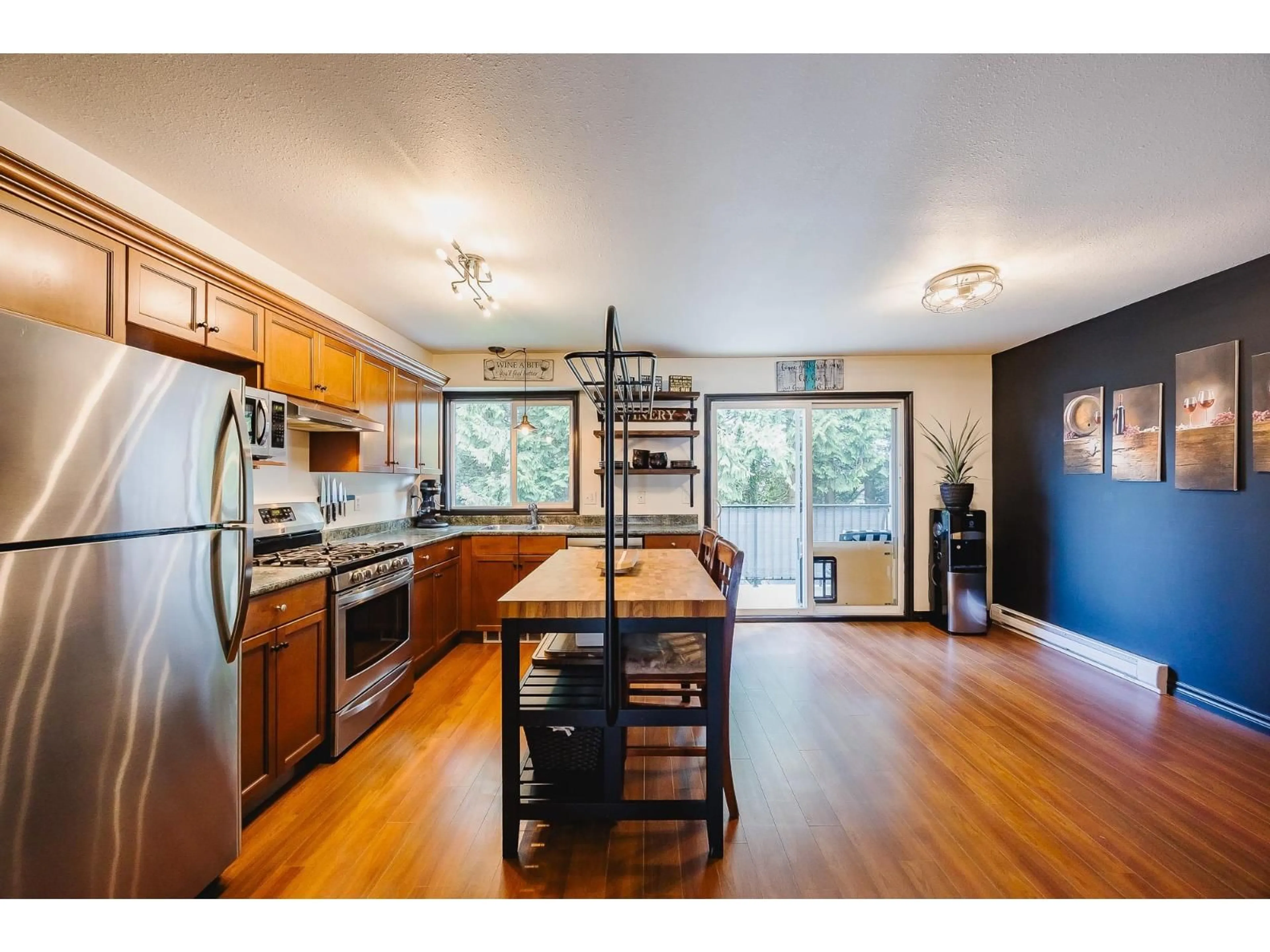 Open concept kitchen, wood/laminate floor for 7 - 46608 YALE ROAD, Chilliwack British Columbia V2P0A4