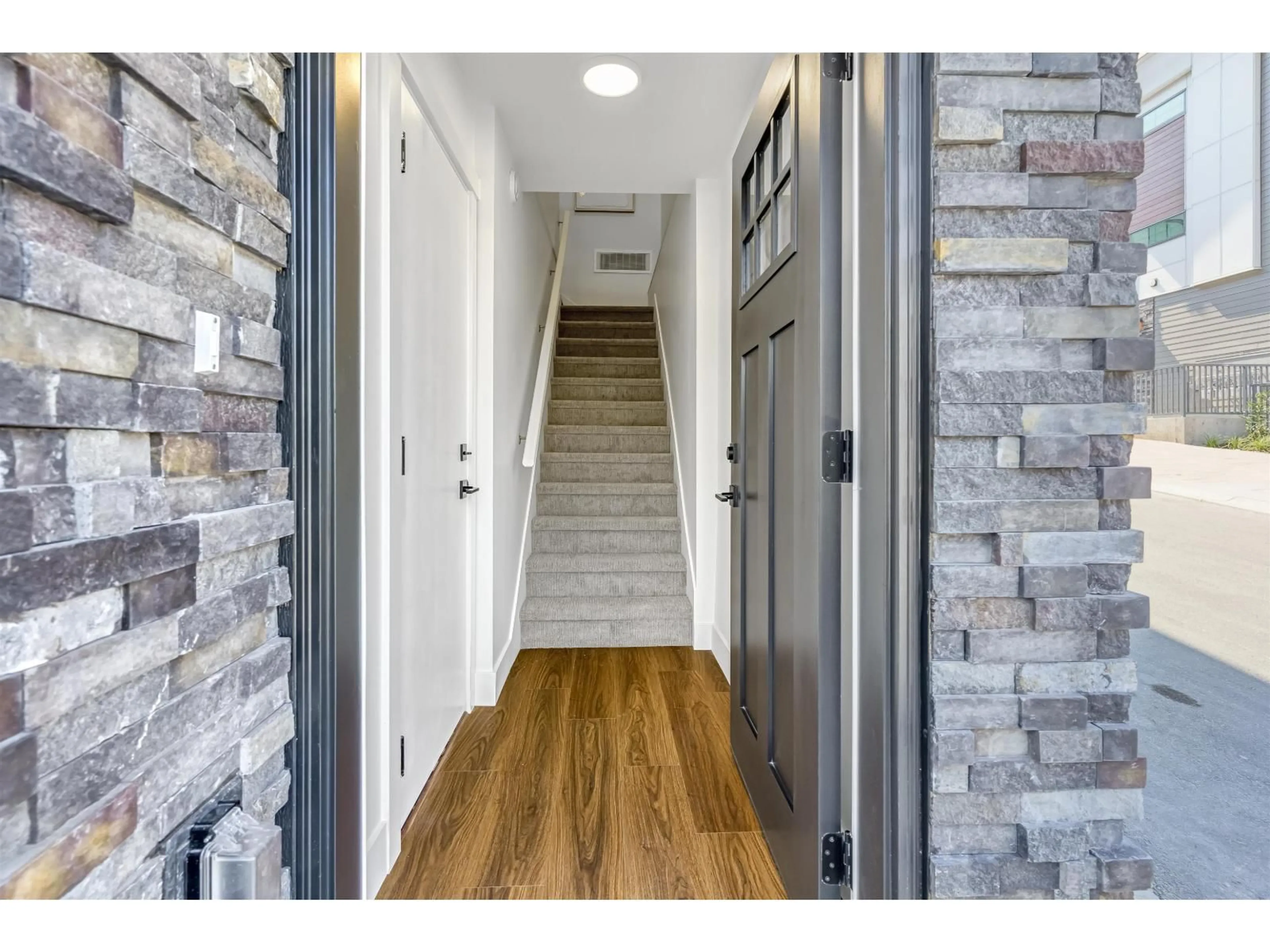 Indoor entryway for 23 - 6035 141 STREET, Surrey British Columbia V3X0L6