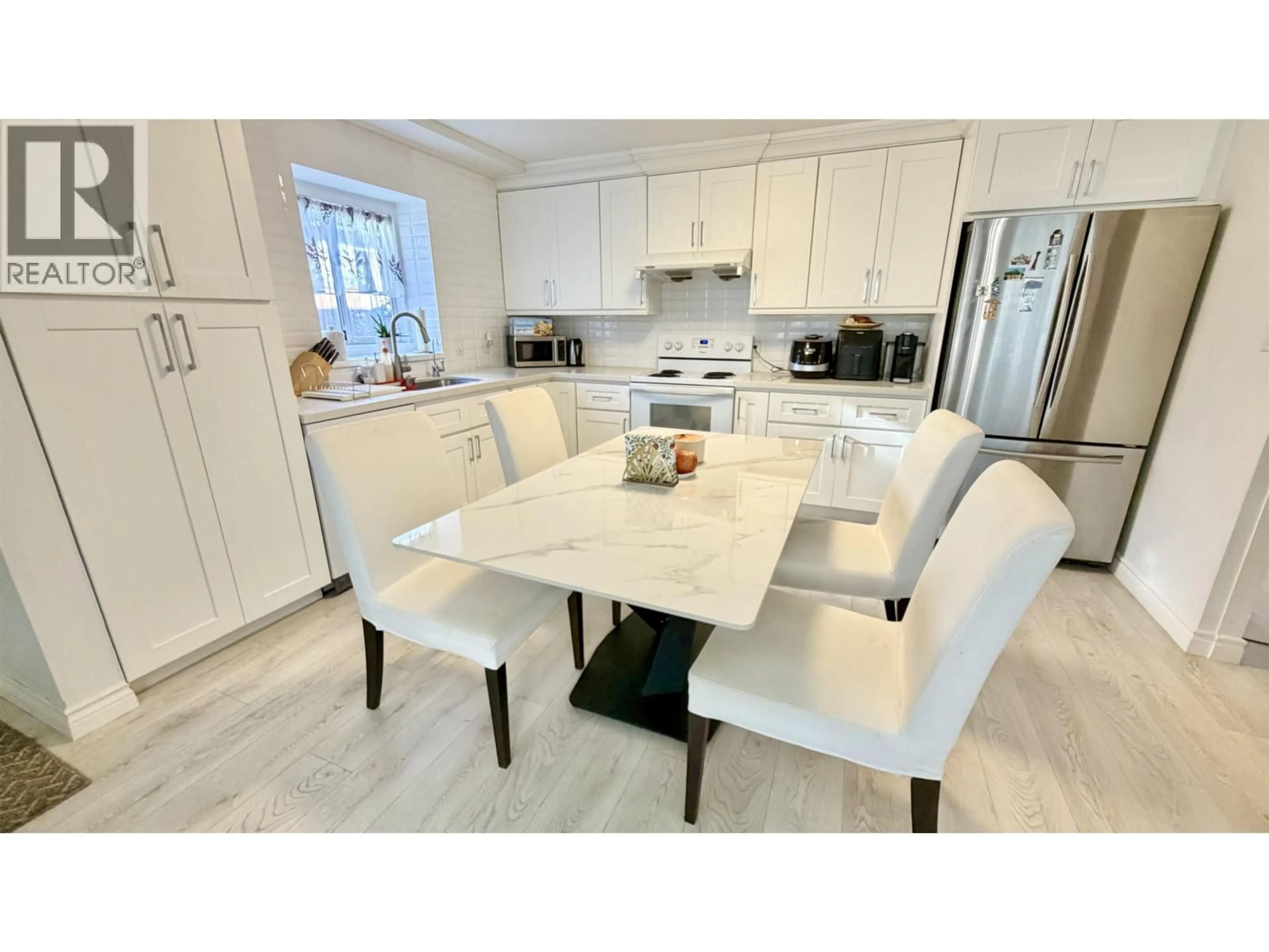 Open concept kitchen, ceramic/tile floor for 111 SAPPER STREET, New Westminster British Columbia V3L3Y6