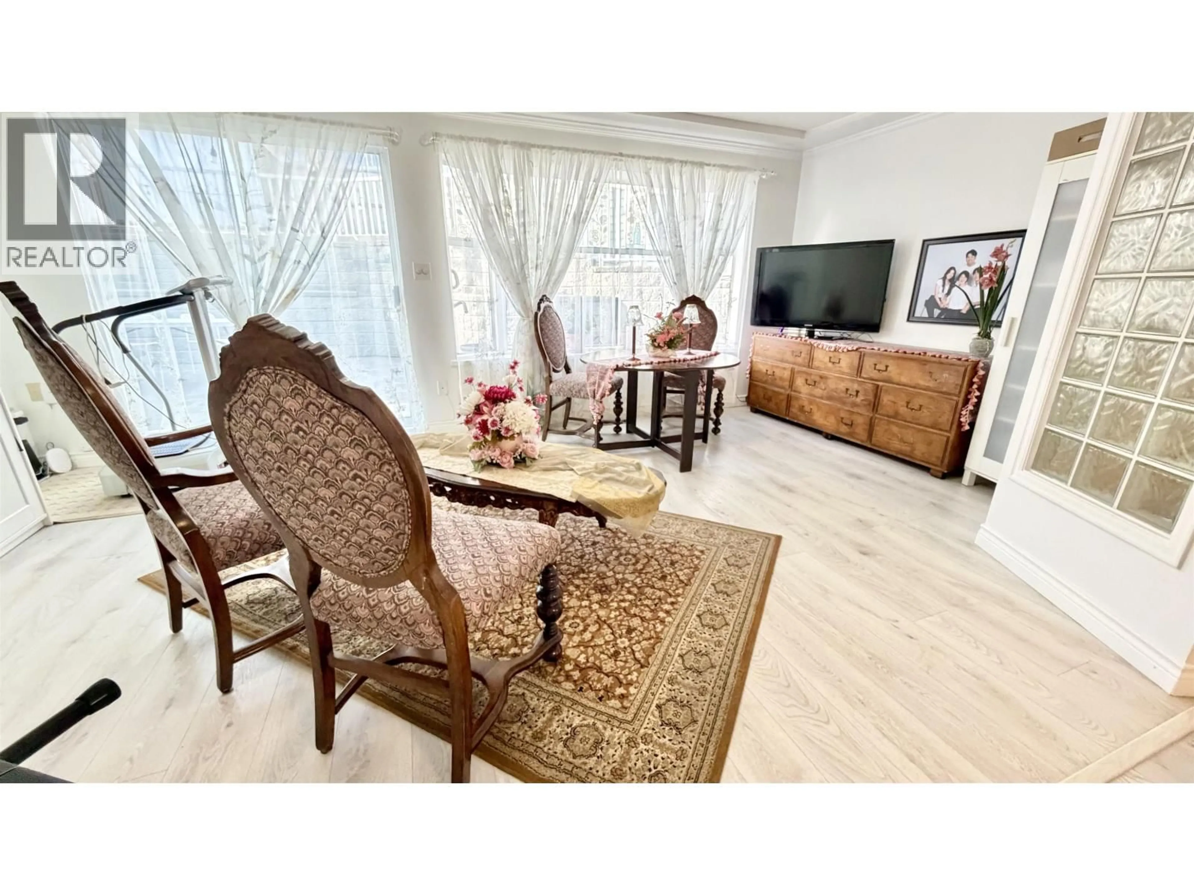 Living room with furniture, wood/laminate floor for 111 SAPPER STREET, New Westminster British Columbia V3L3Y6