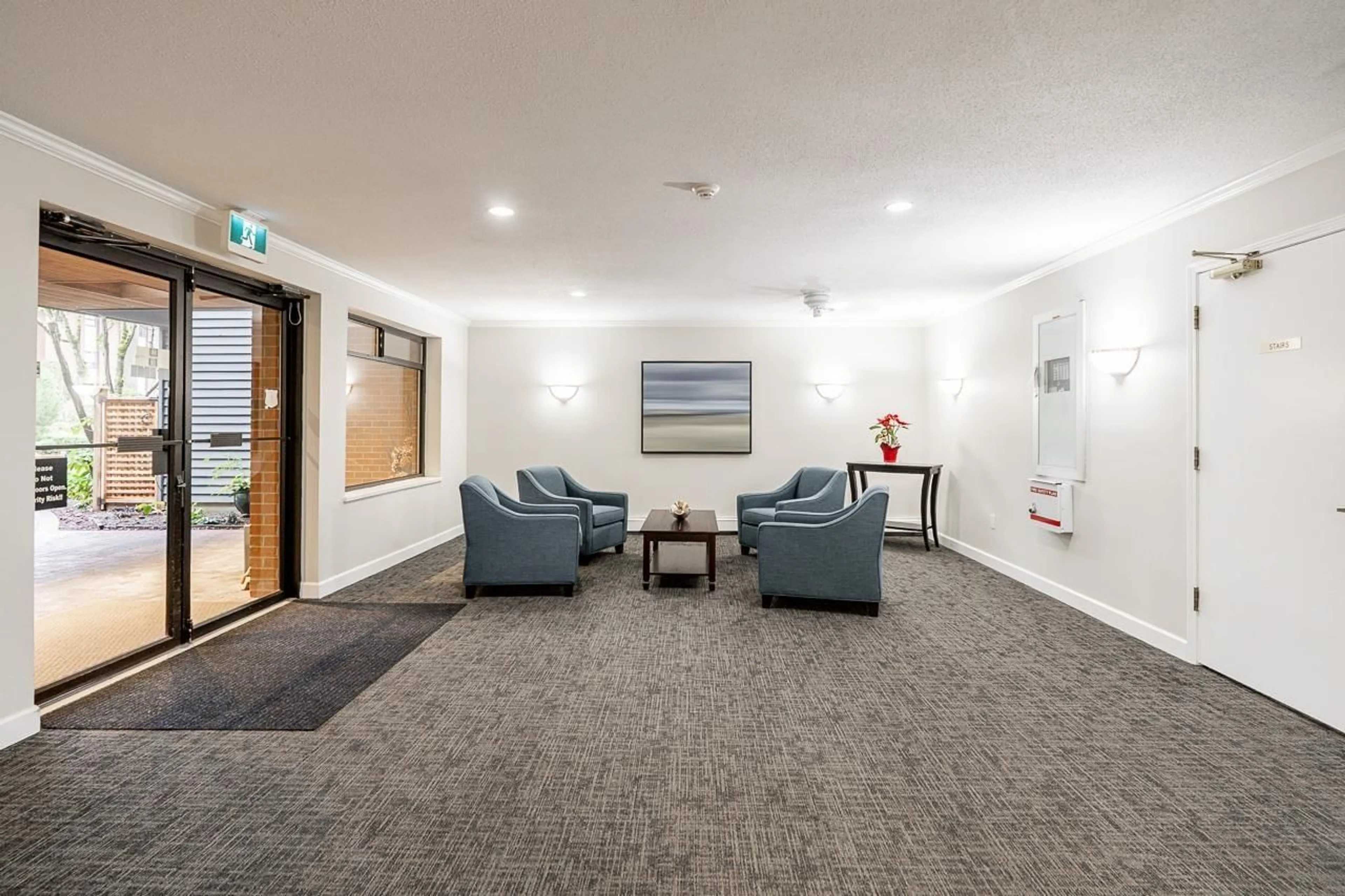 Indoor foyer for 312 - 15300 17 AVENUE, Surrey British Columbia V4A8Y6