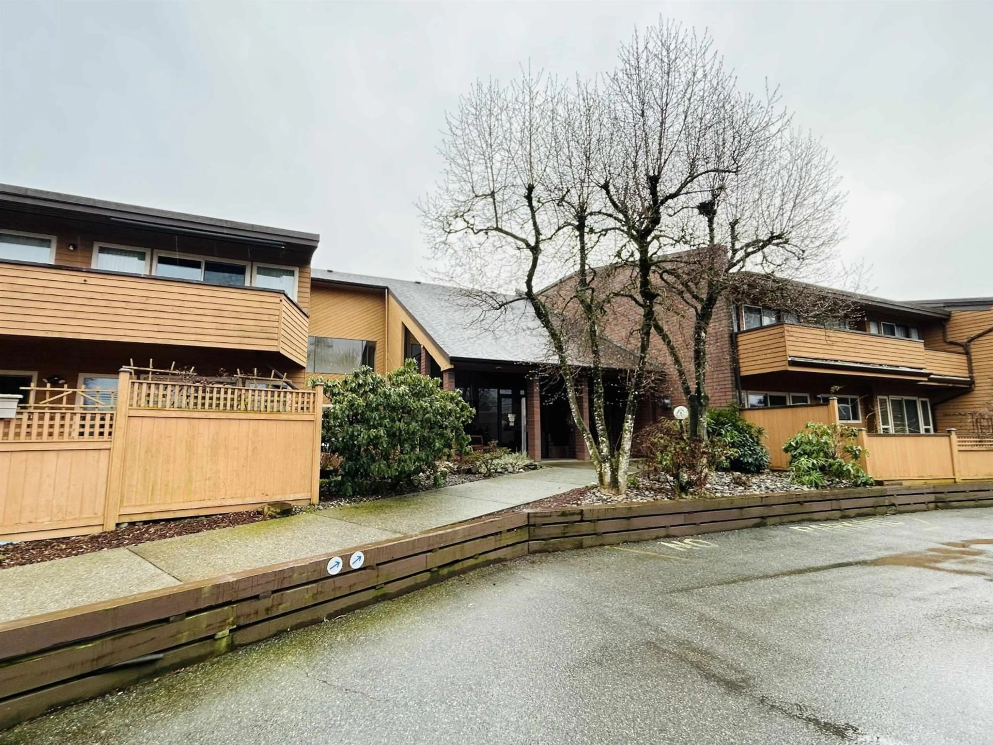 A pic from outside/outdoor area/front of a property/back of a property/a pic from drone, street for 213 - 46210 CHILLIWACK CENTRAL ROAD, Chilliwack British Columbia V2P1J8