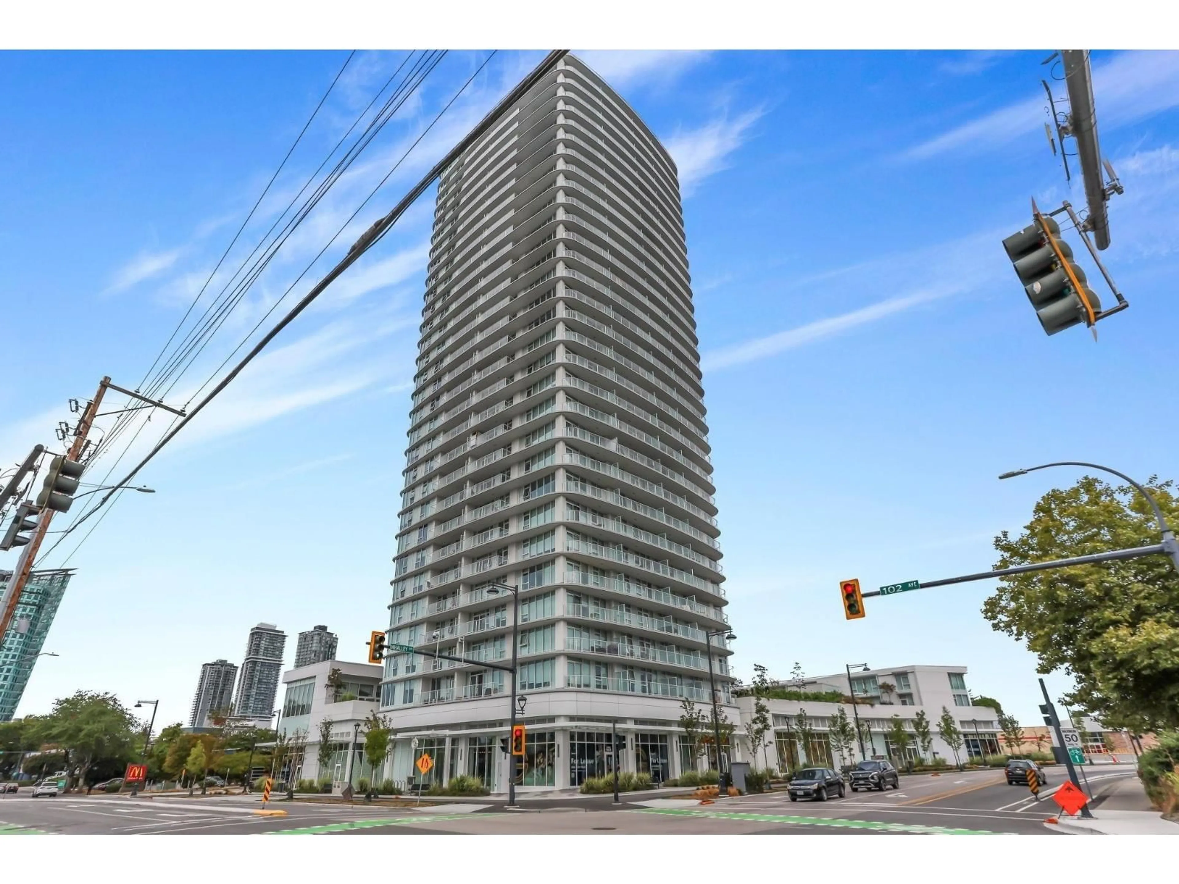 Indoor foyer for 2212 - 13685 102 AVENUE, Surrey British Columbia V3T1N7