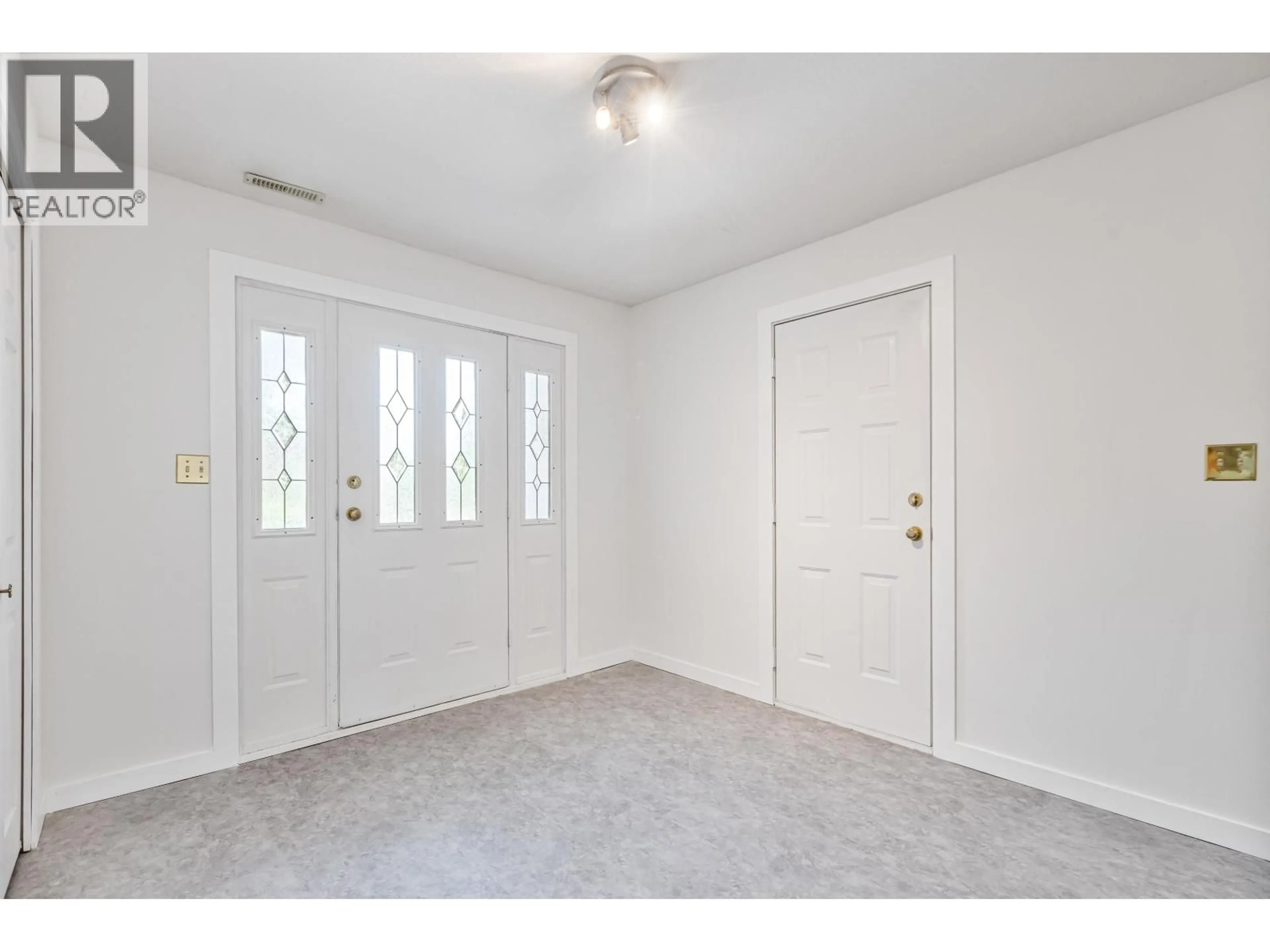 Indoor entryway for 12474 LAITY STREET, Maple Ridge British Columbia V2X5B5