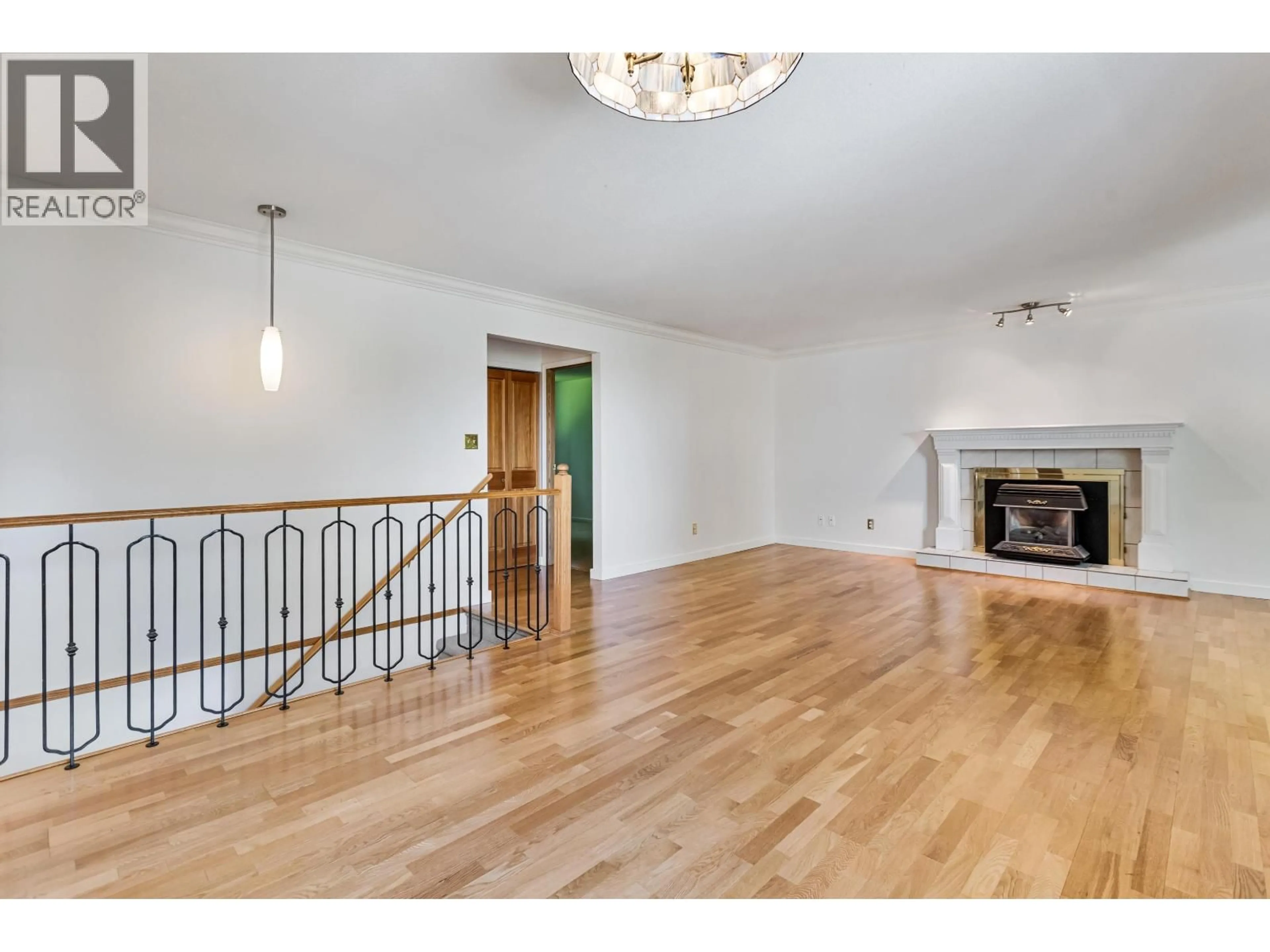 Indoor foyer for 12474 LAITY STREET, Maple Ridge British Columbia V2X5B5