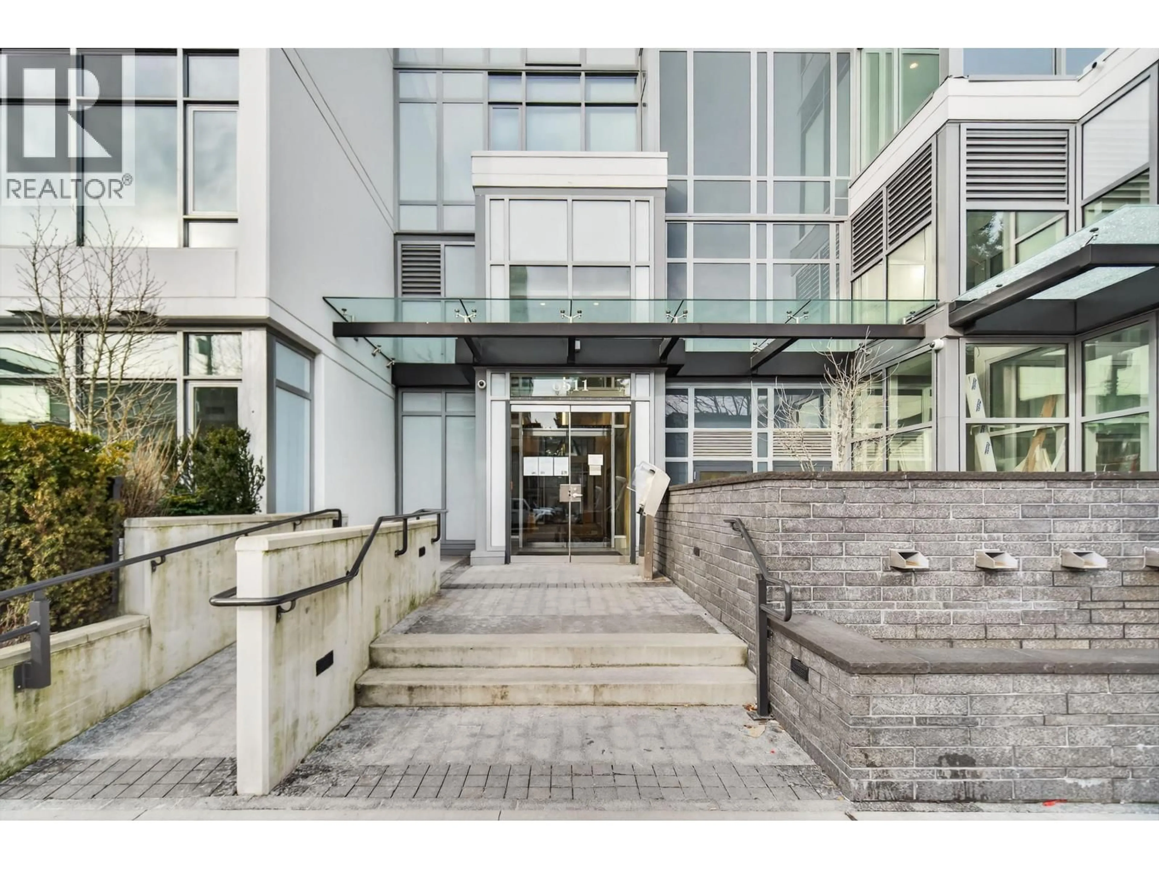 Indoor foyer for 1402 - 6511 SUSSEX AVENUE, Burnaby British Columbia V5H0K5