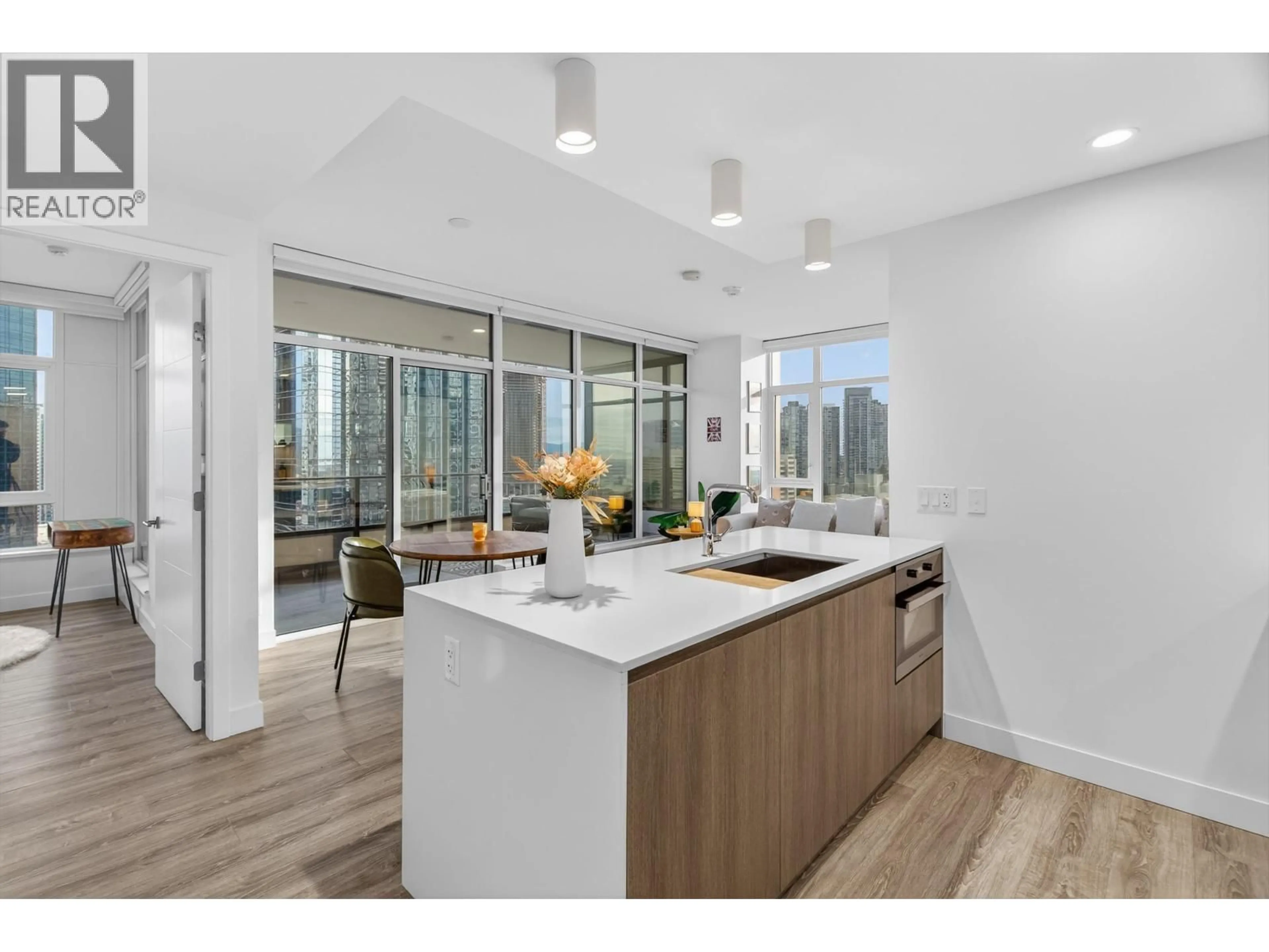 Open concept kitchen, unknown for 1402 - 6511 SUSSEX AVENUE, Burnaby British Columbia V5H0K5