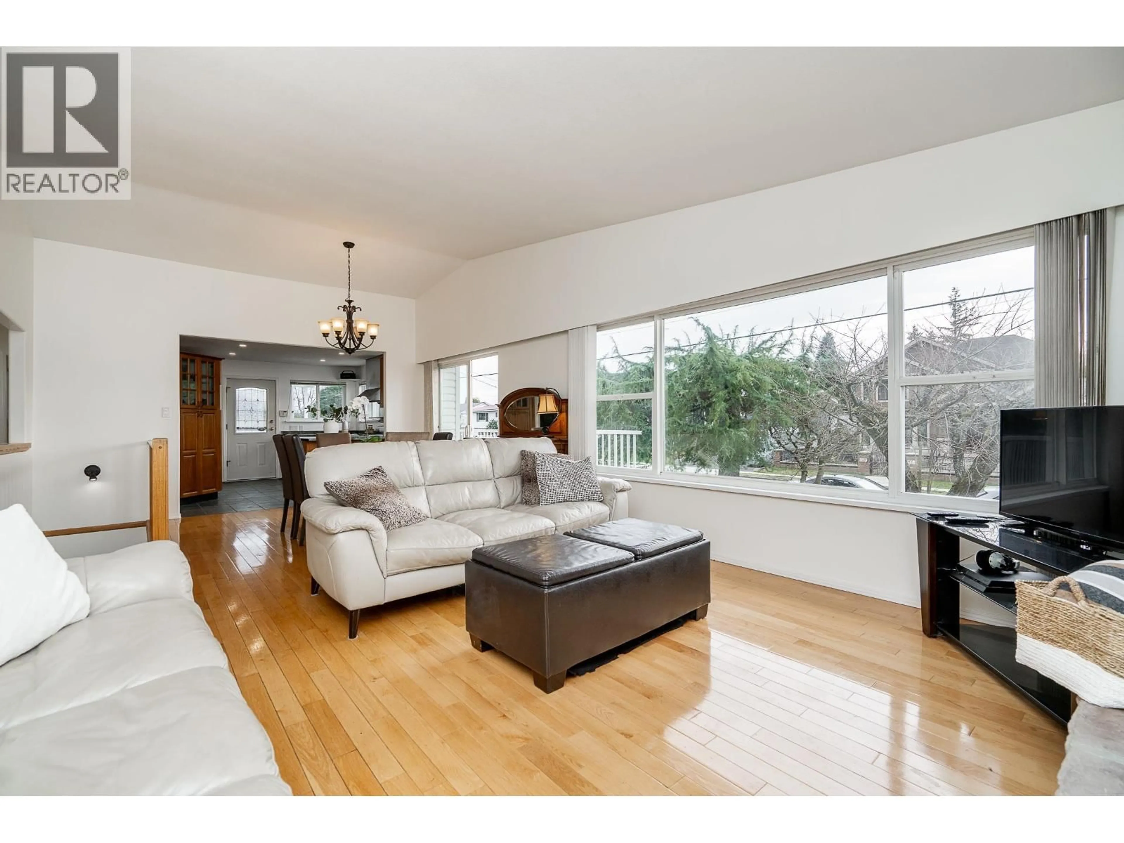 Living room with furniture, wood/laminate floor for 1415 CORNELL AVENUE, Coquitlam British Columbia V3J2Z8