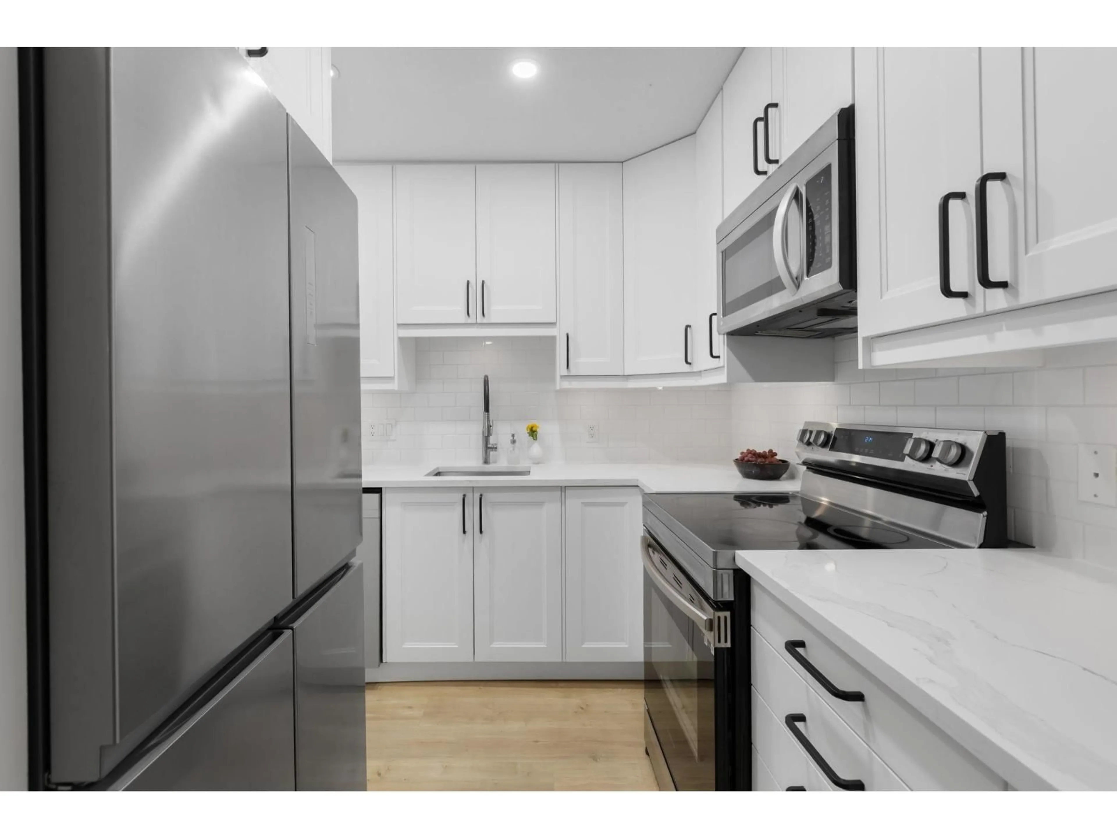 Standard kitchen, unknown for 104 - 20177 54A AVENUE, Langley British Columbia V3A3W6